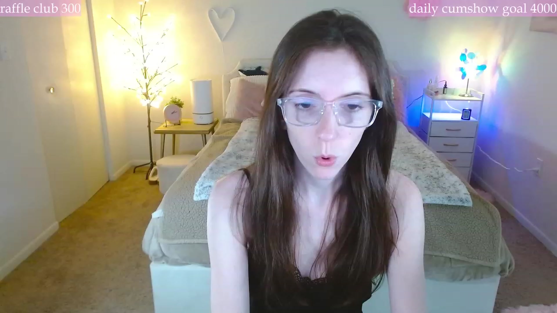 Gallery image thumbnail from MangoMae's myfreecams stream on, 12/17/2023, 20:22 image 4 of 20
