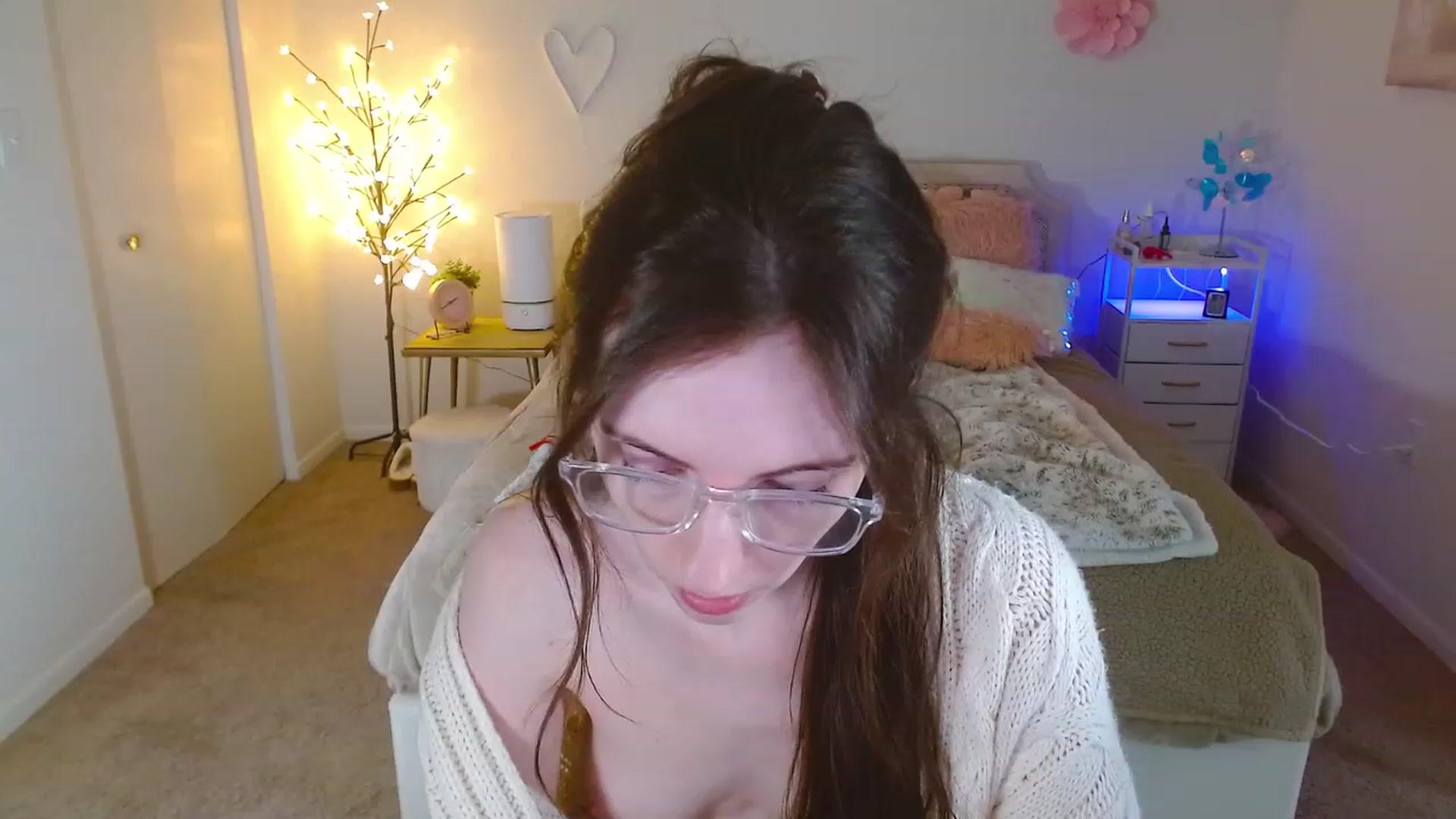 Gallery image thumbnail from MangoMae's myfreecams stream on, 12/24/2023, 20:02 image 17 of 20