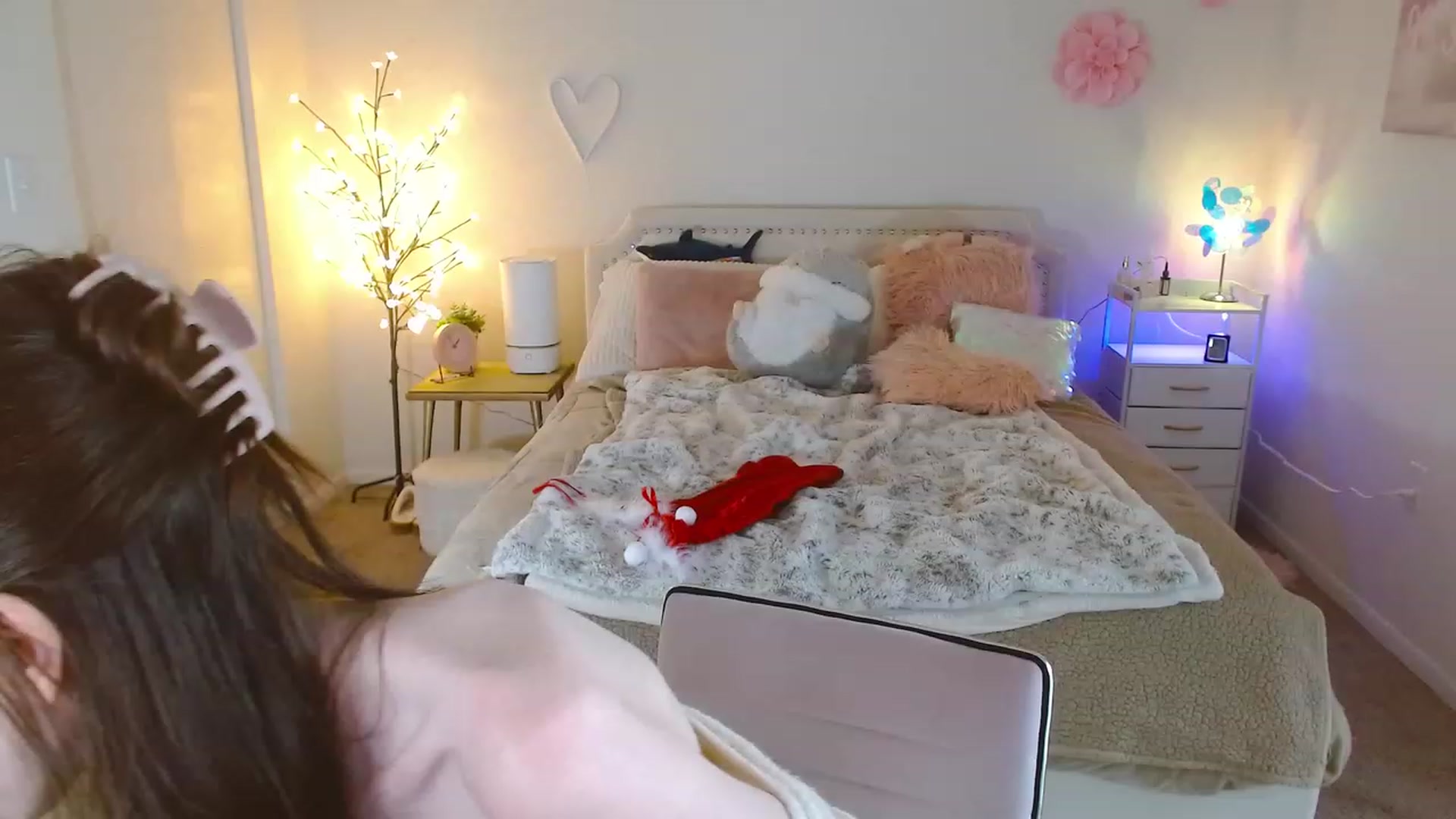 Gallery image thumbnail from MangoMae's myfreecams stream on, 12/24/2023, 20:02 image 7 of 20