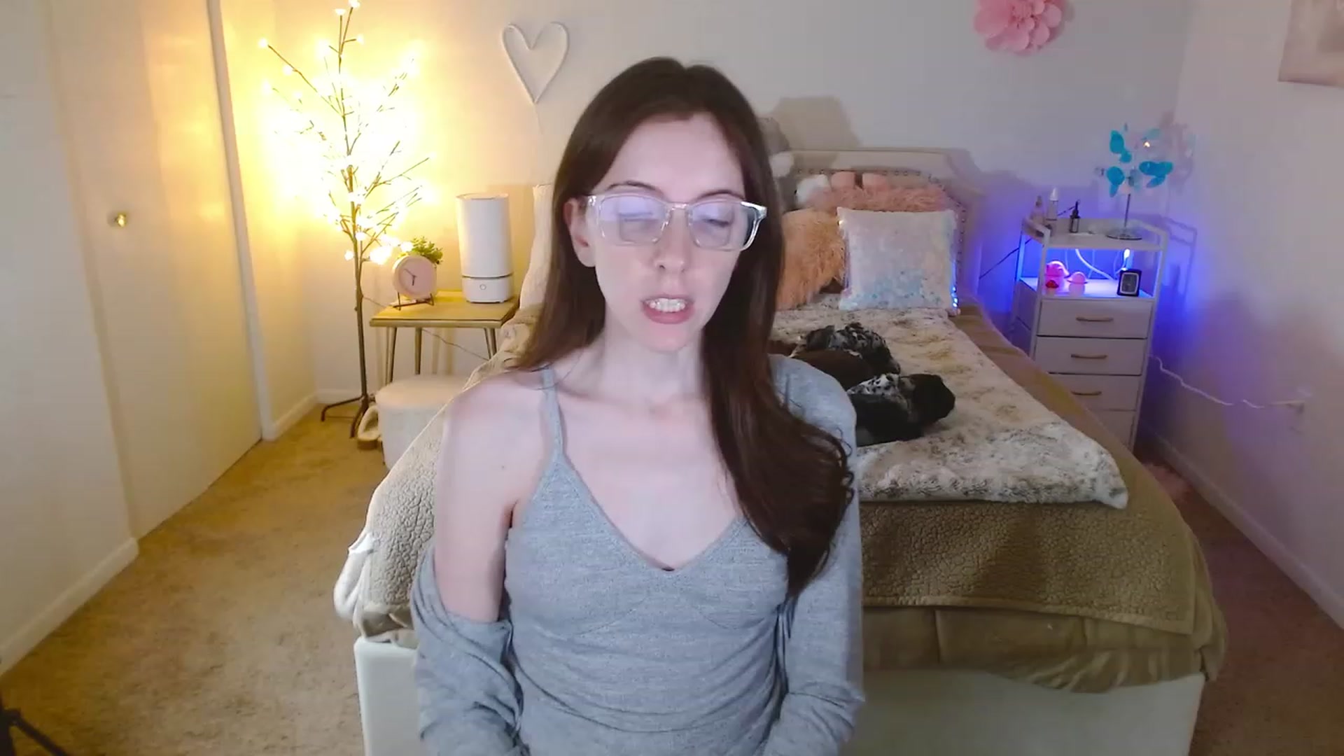 Gallery image thumbnail from MangoMae's myfreecams stream on, 12/28/2023, 24:01 image 12 of 20