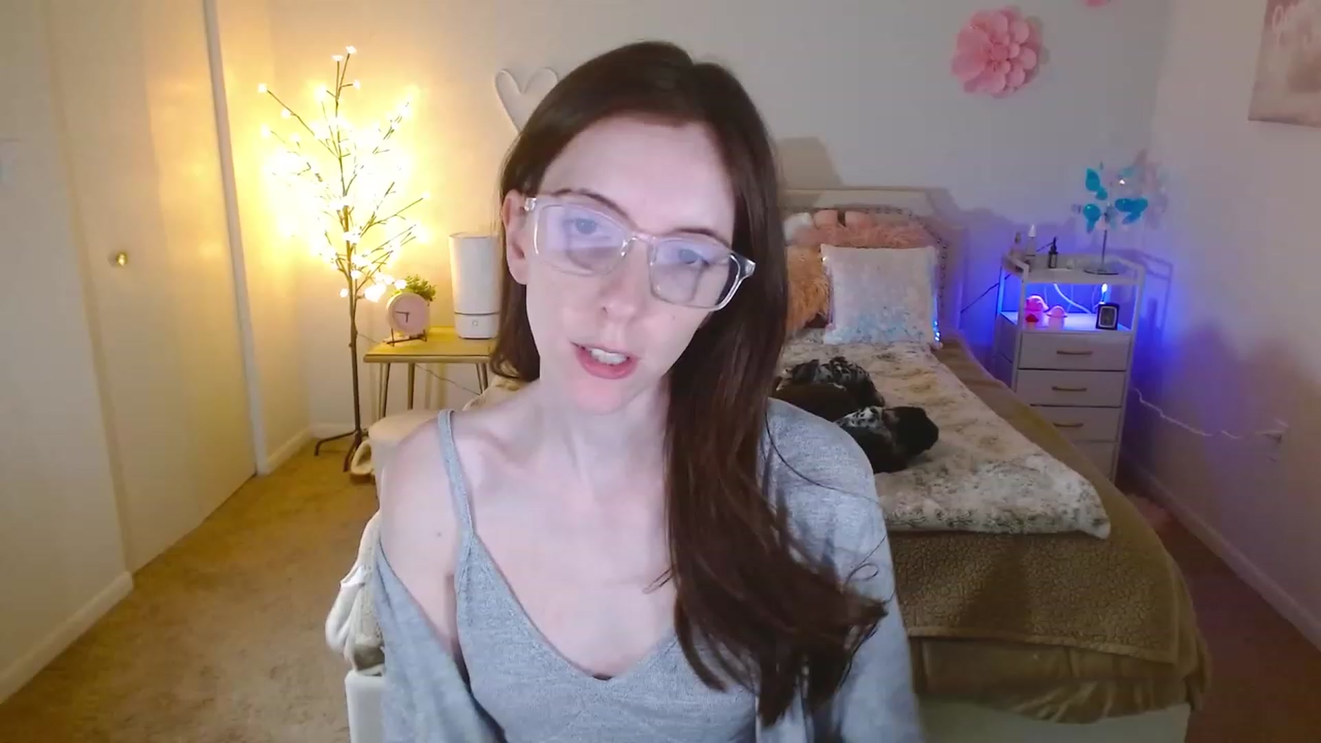 Gallery image thumbnail from MangoMae's myfreecams stream on, 12/28/2023, 24:01 image 7 of 20