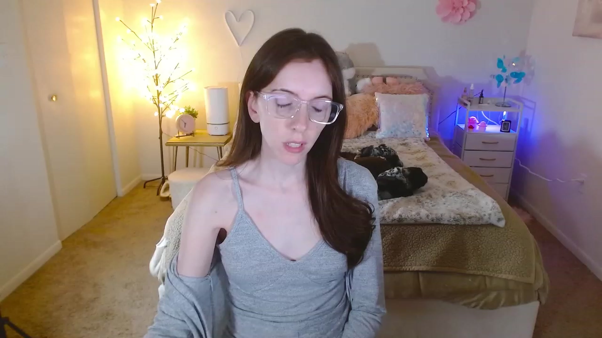 Gallery image thumbnail from MangoMae's myfreecams stream on, 12/28/2023, 24:01 image 13 of 20