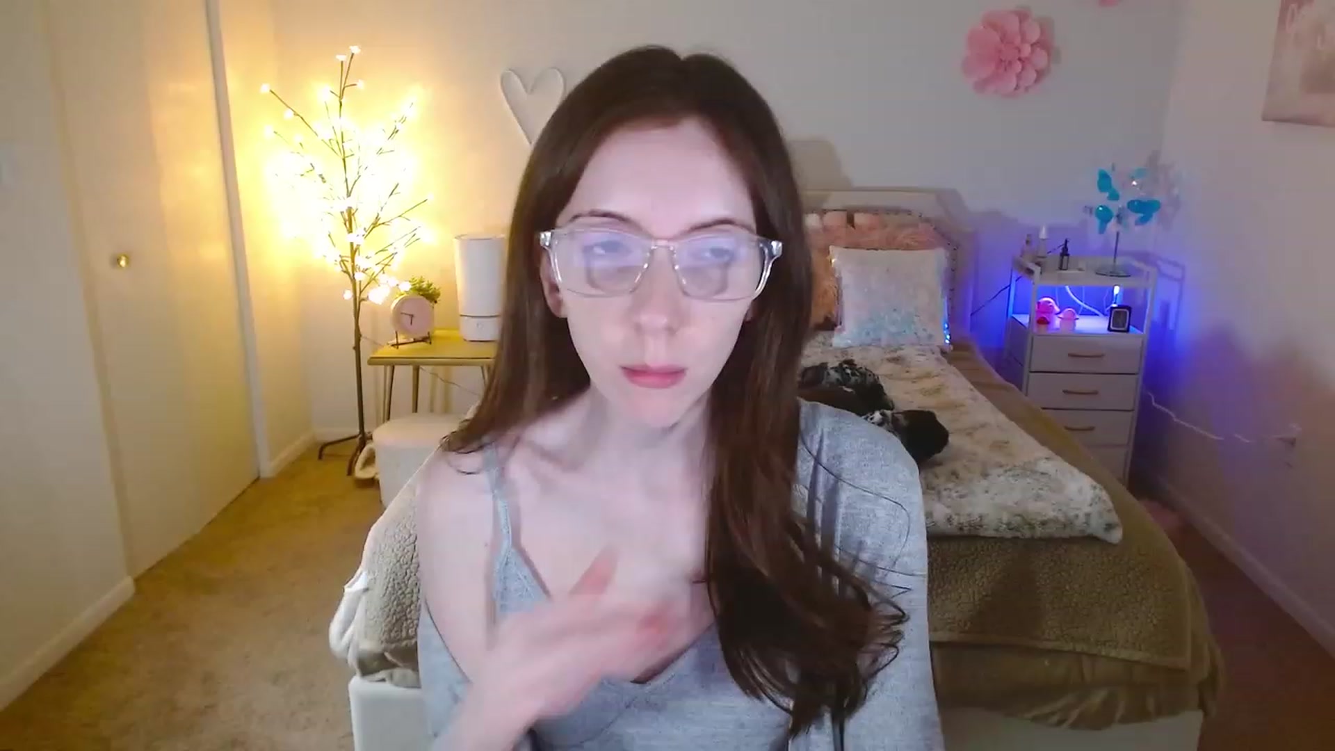 Gallery image thumbnail from MangoMae's myfreecams stream on, 12/28/2023, 24:01 image 8 of 20