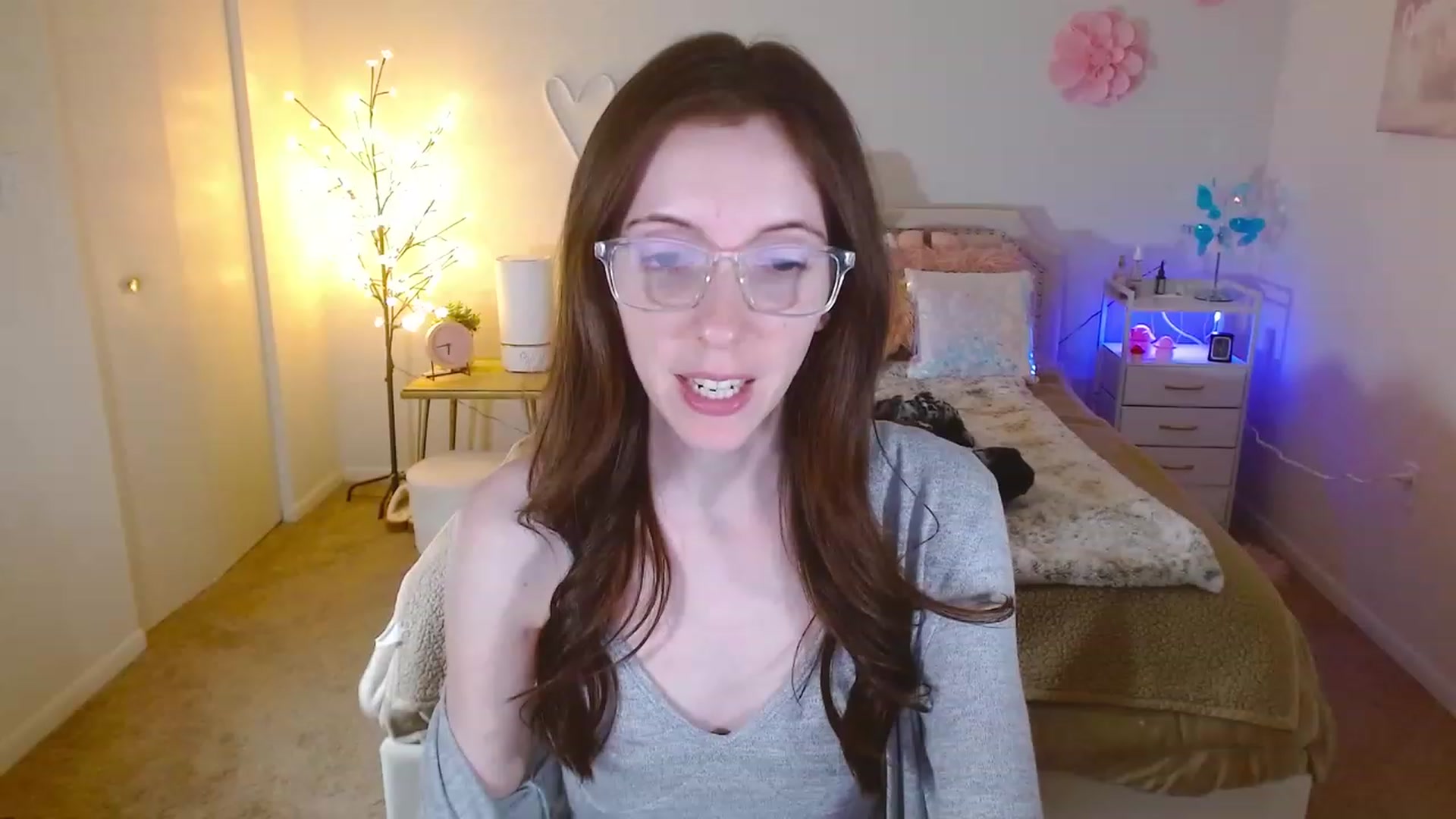 Gallery image thumbnail from MangoMae's myfreecams stream on, 12/28/2023, 24:01 image 4 of 20
