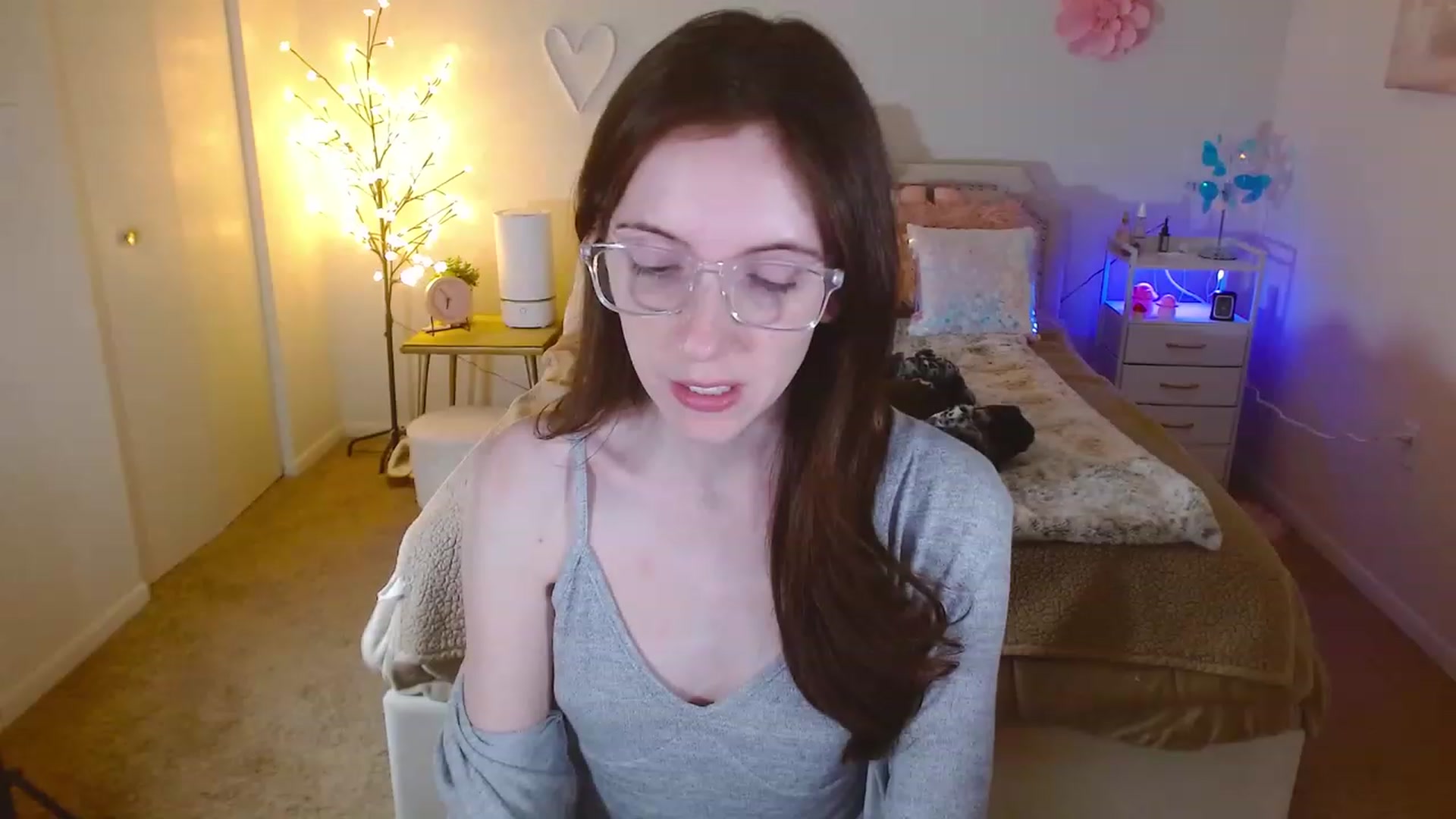 Gallery image thumbnail from MangoMae's myfreecams stream on, 12/28/2023, 24:01 image 14 of 20