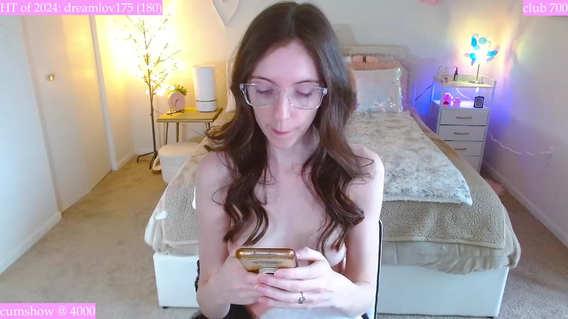 Gallery image thumbnail from MangoMae's myfreecams stream on, 01/01/2024, 19:49 image 1 of 20