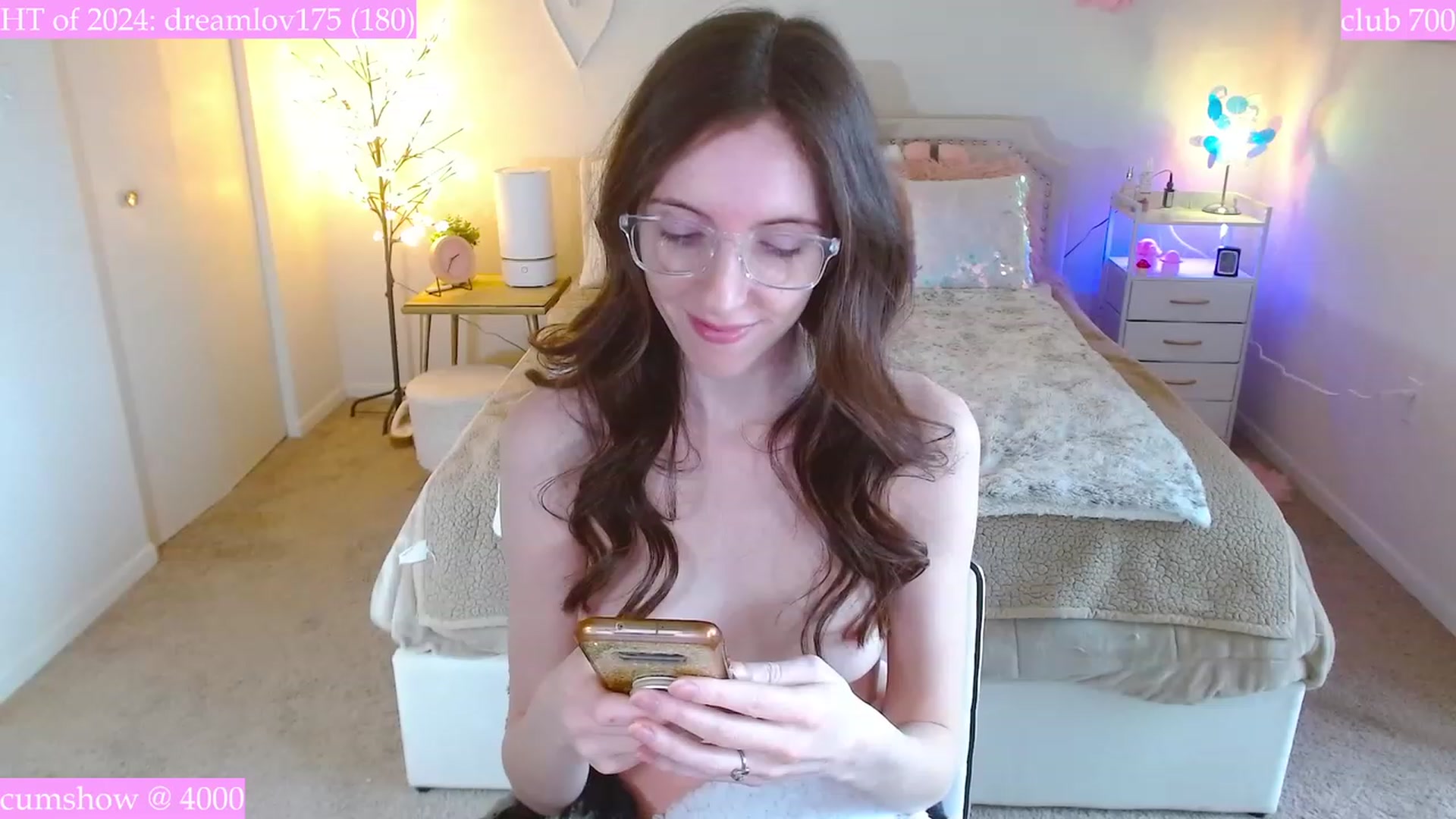 Gallery image thumbnail from MangoMae's myfreecams stream on, 01/01/2024, 19:49 image 2 of 20