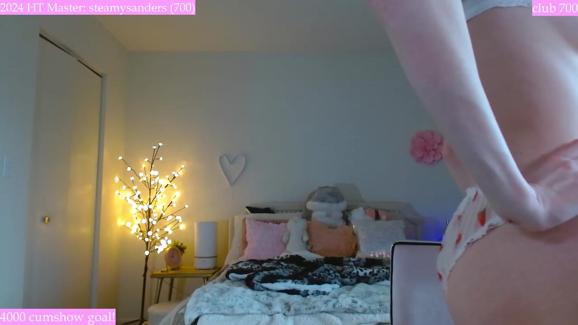 Gallery image thumbnail from MangoMae's myfreecams stream on, 01/04/2024, 18:53 image 7 of 20