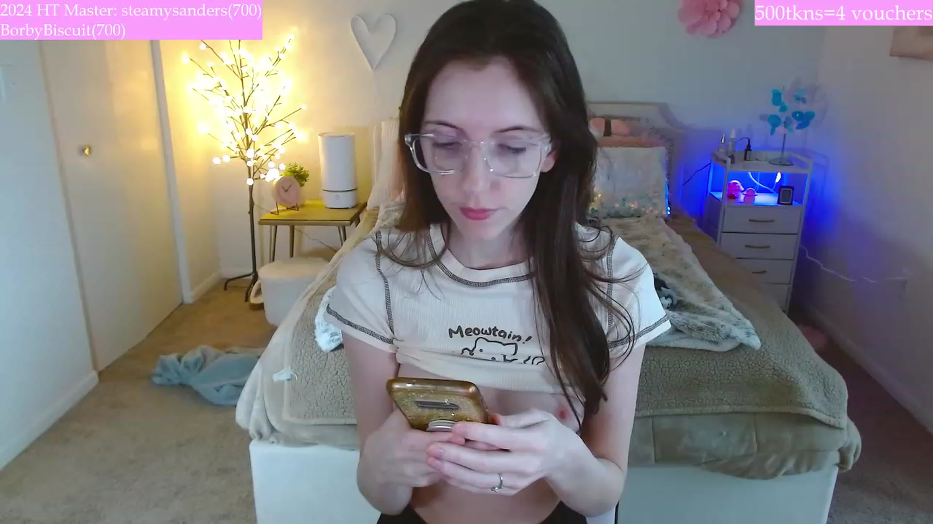 Gallery image thumbnail from MangoMae's myfreecams stream on, 01/06/2024, 16:17 image 14 of 20