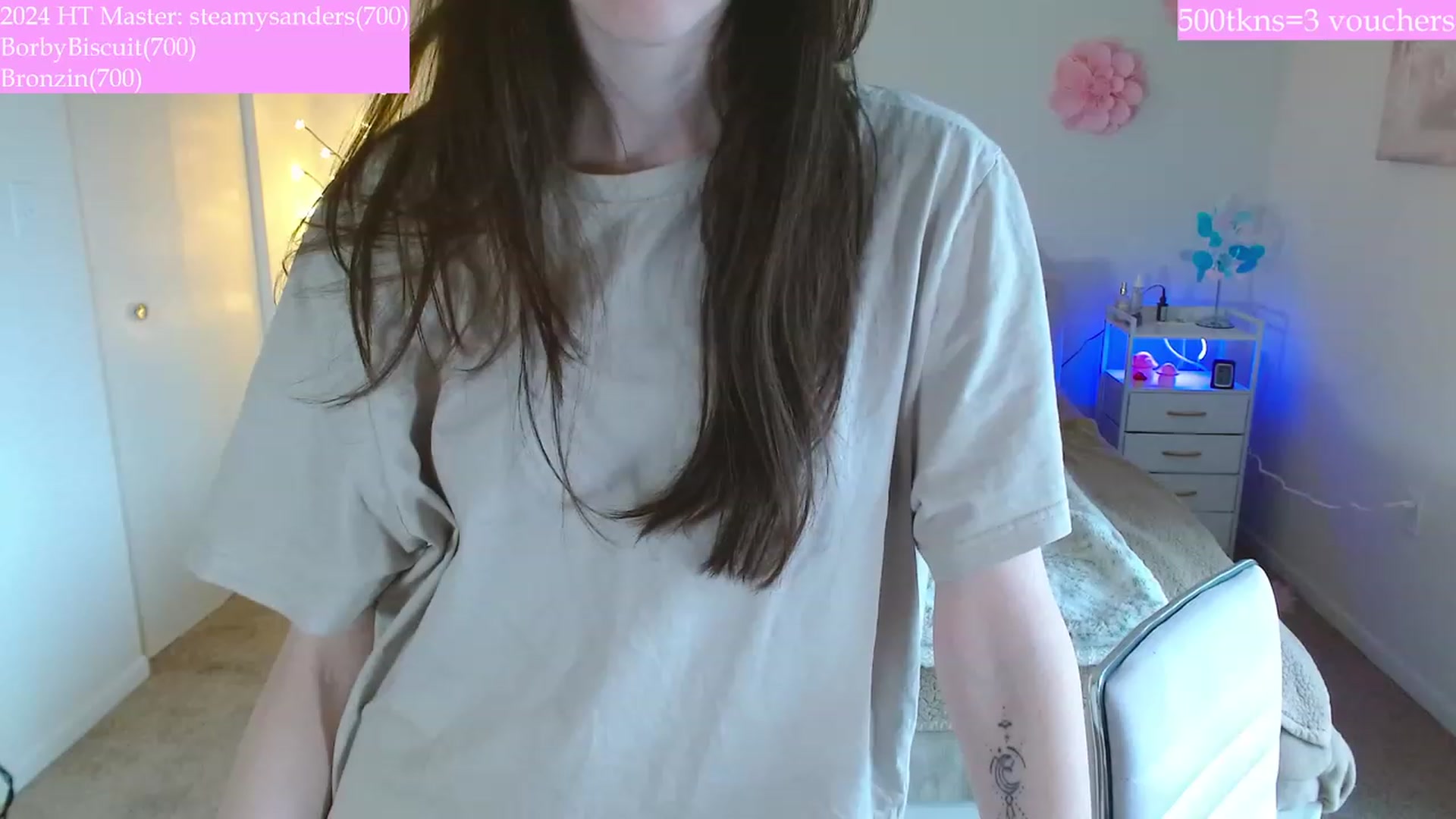 Gallery image thumbnail from MangoMae's myfreecams stream on, 01/08/2024, 17:39 image 18 of 20