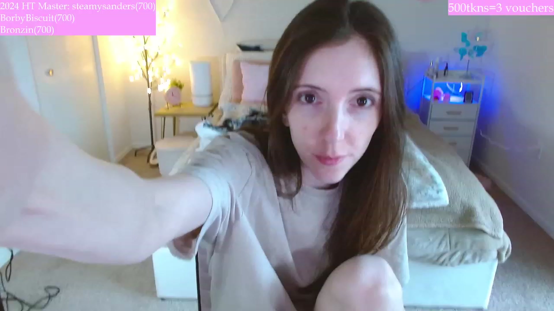 Gallery image thumbnail from MangoMae's myfreecams stream on, 01/08/2024, 17:39 image 5 of 20