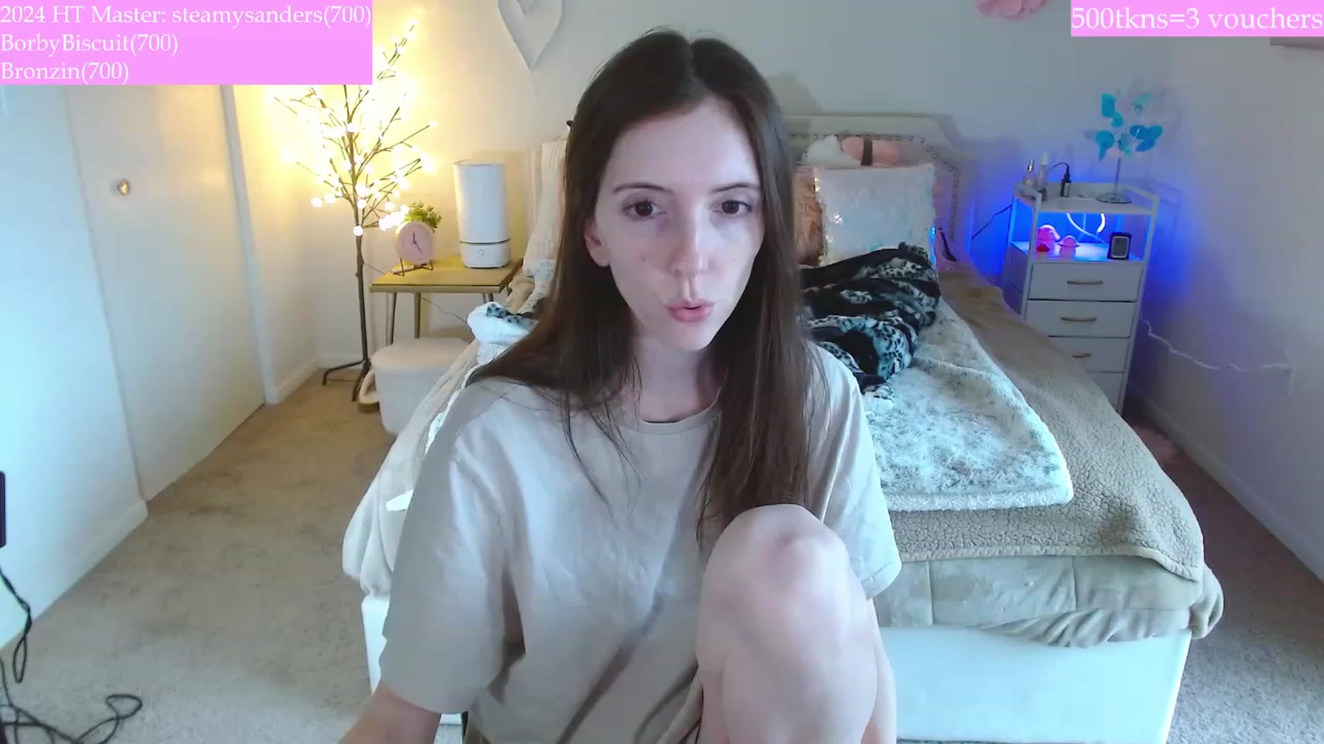 Gallery image thumbnail from MangoMae's myfreecams stream on, 01/08/2024, 17:39 image 10 of 20