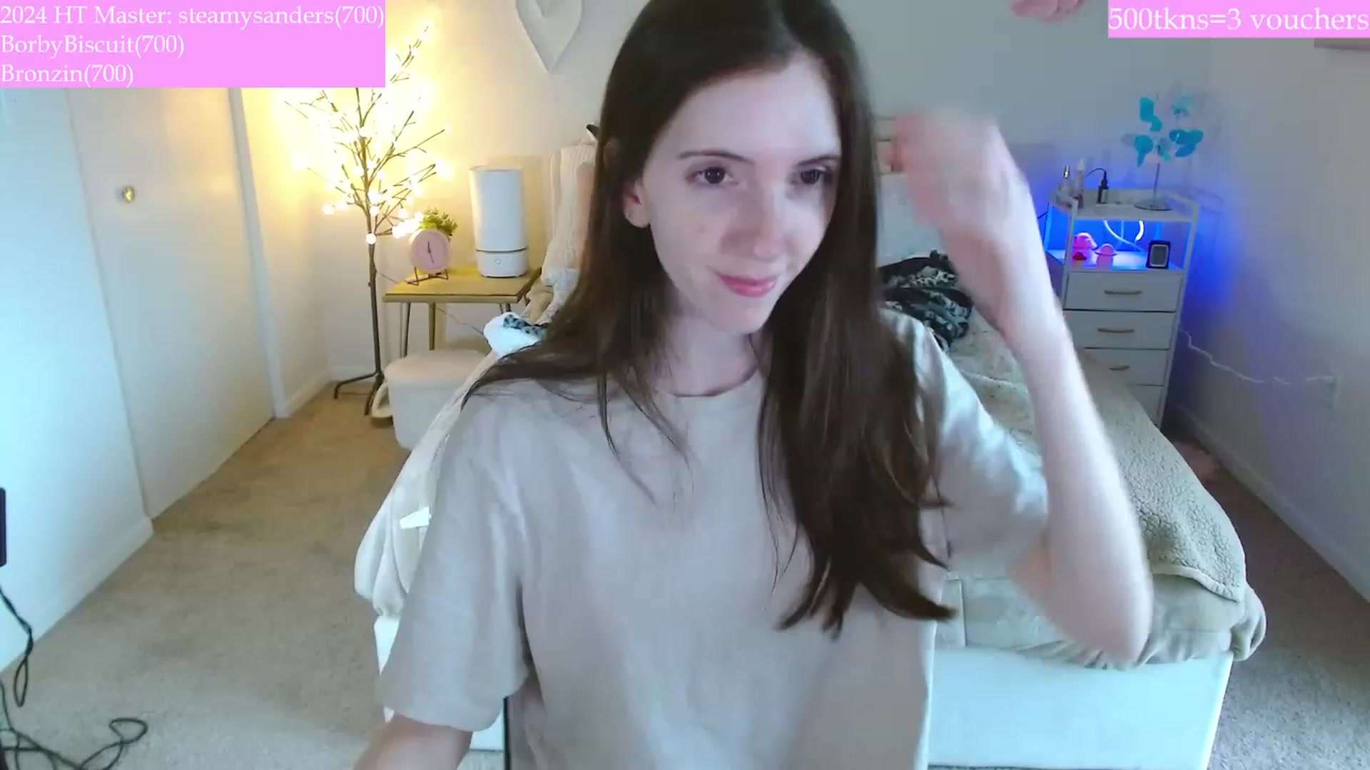 Gallery image thumbnail from MangoMae's myfreecams stream on, 01/08/2024, 17:39 image 13 of 20