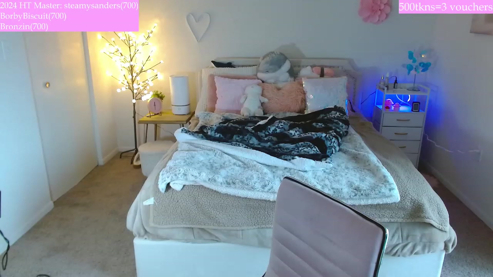 Gallery image thumbnail from MangoMae's myfreecams stream on, 01/08/2024, 17:39 image 15 of 20