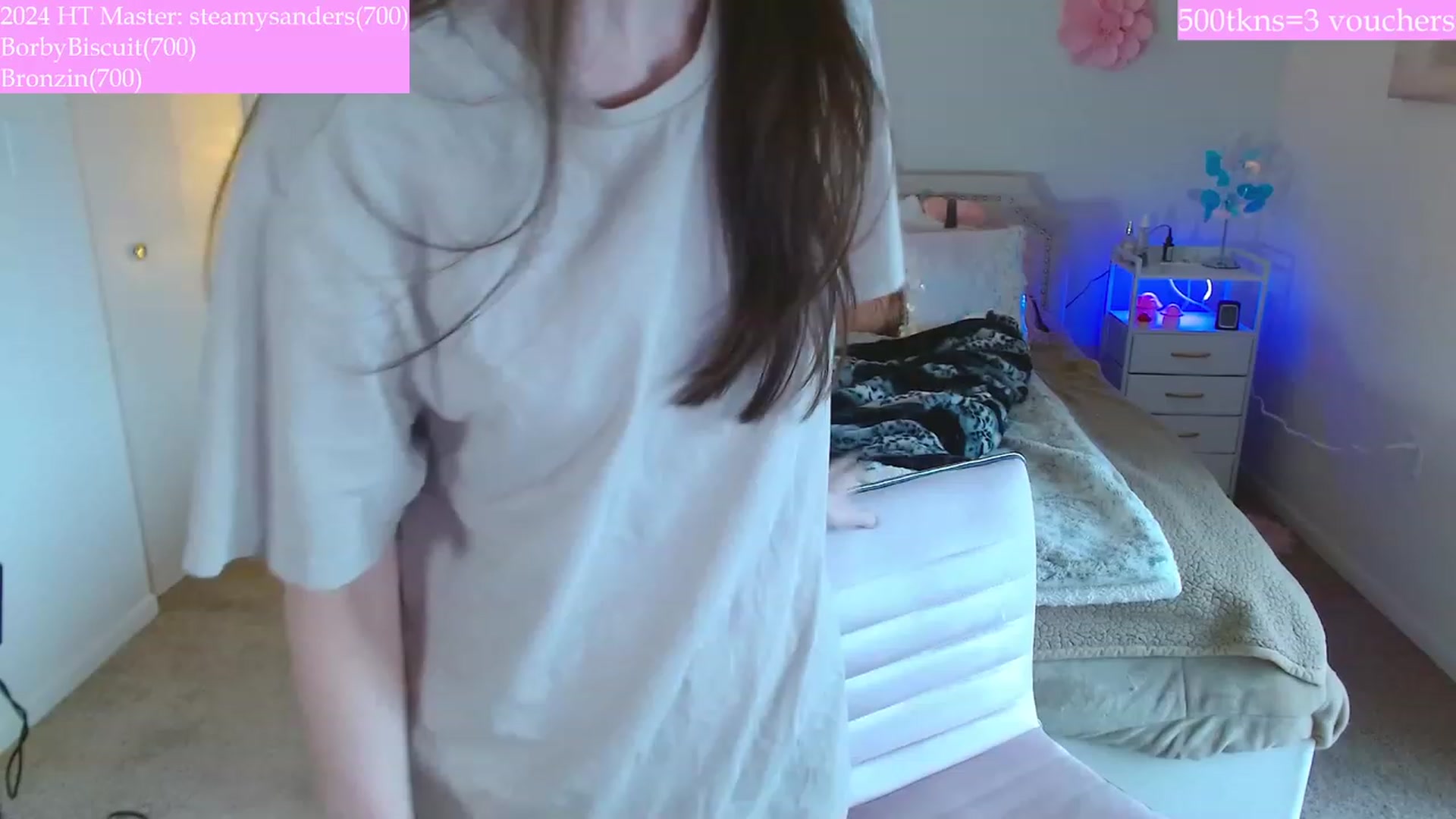 Gallery image thumbnail from MangoMae's myfreecams stream on, 01/08/2024, 17:39 image 16 of 20