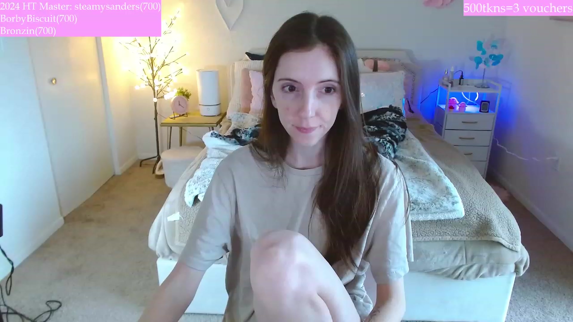 Gallery image thumbnail from MangoMae's myfreecams stream on, 01/08/2024, 17:39 image 6 of 20