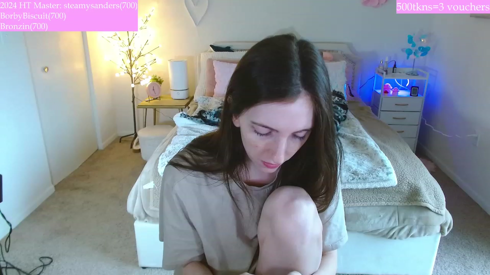 Gallery image thumbnail from MangoMae's myfreecams stream on, 01/08/2024, 17:39 image 12 of 20