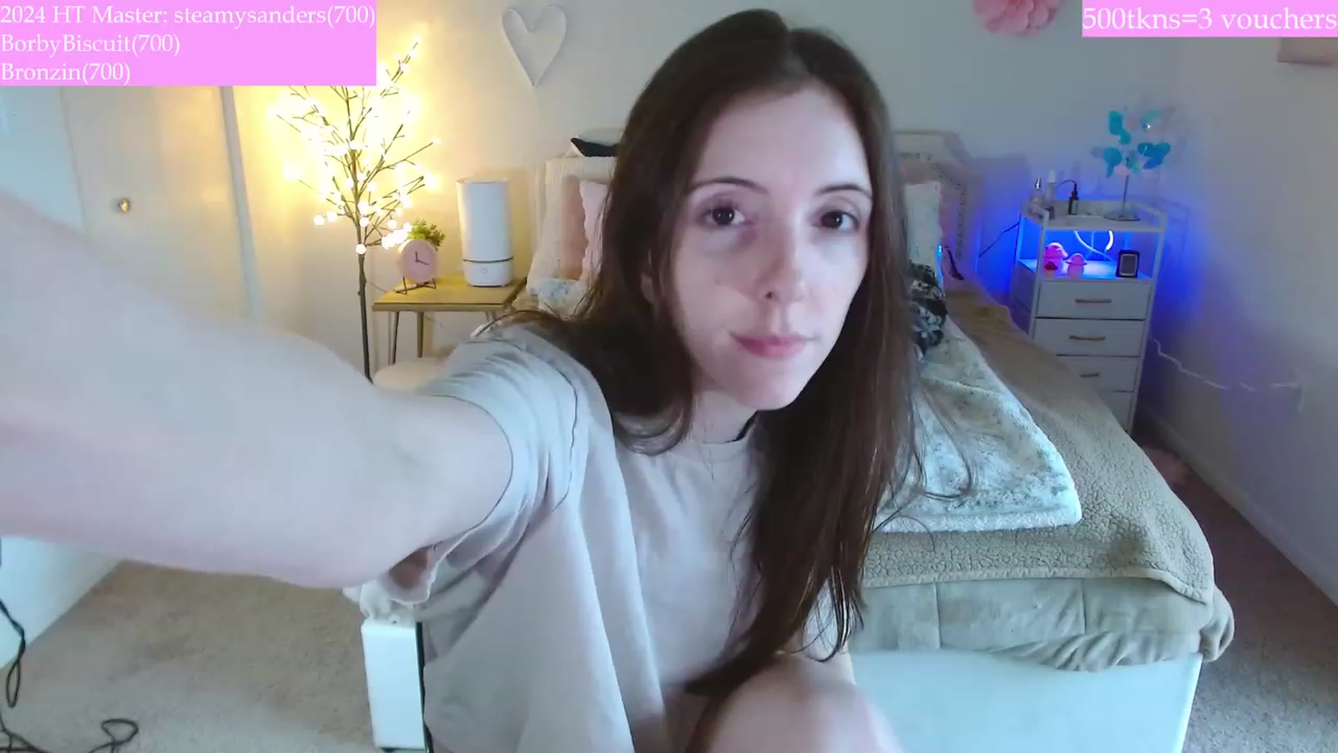 Gallery image thumbnail from MangoMae's myfreecams stream on, 01/08/2024, 17:39 image 4 of 20