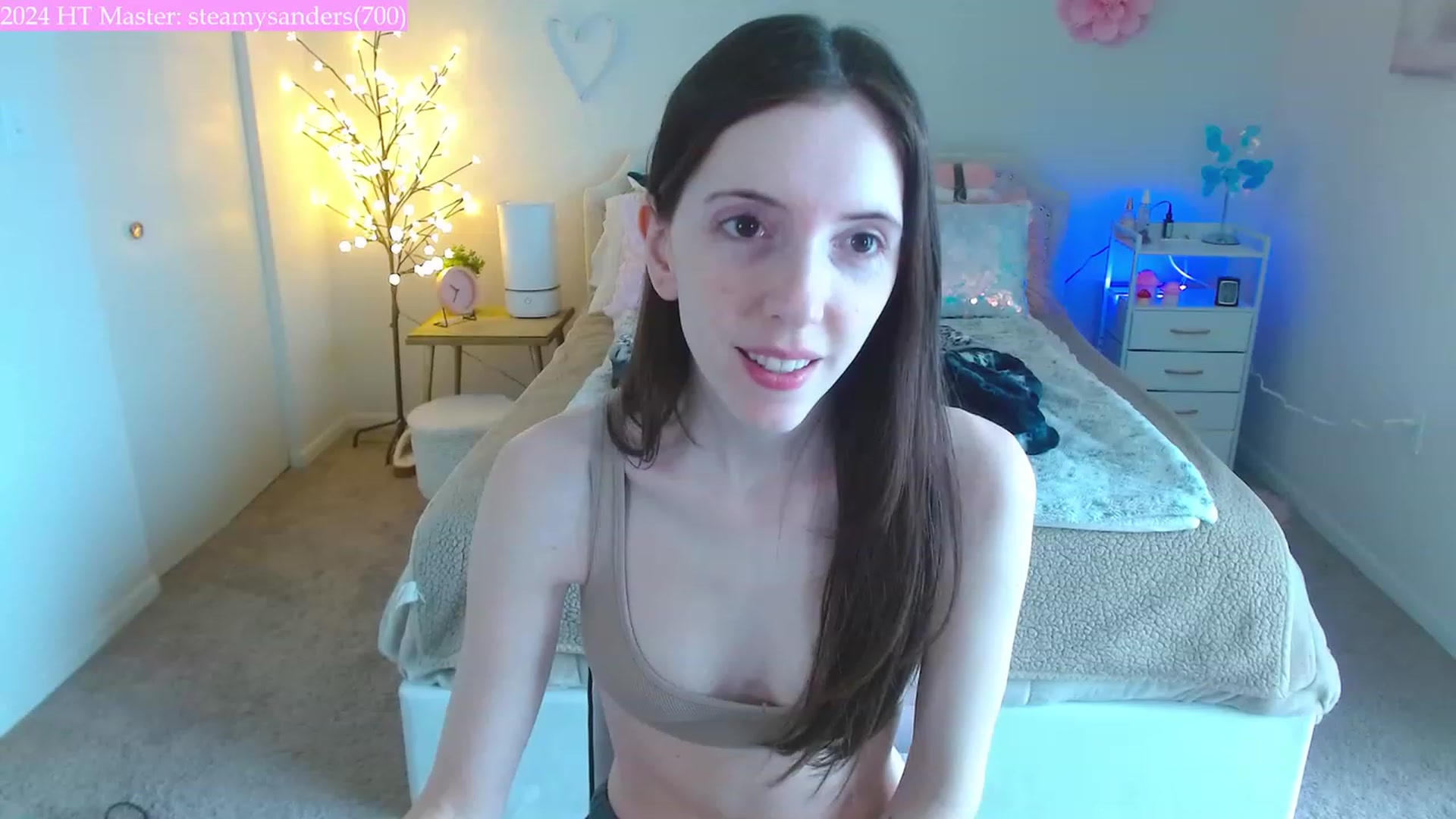 Gallery image thumbnail from MangoMae's myfreecams stream on, 01/13/2024, 16:30 image 7 of 20