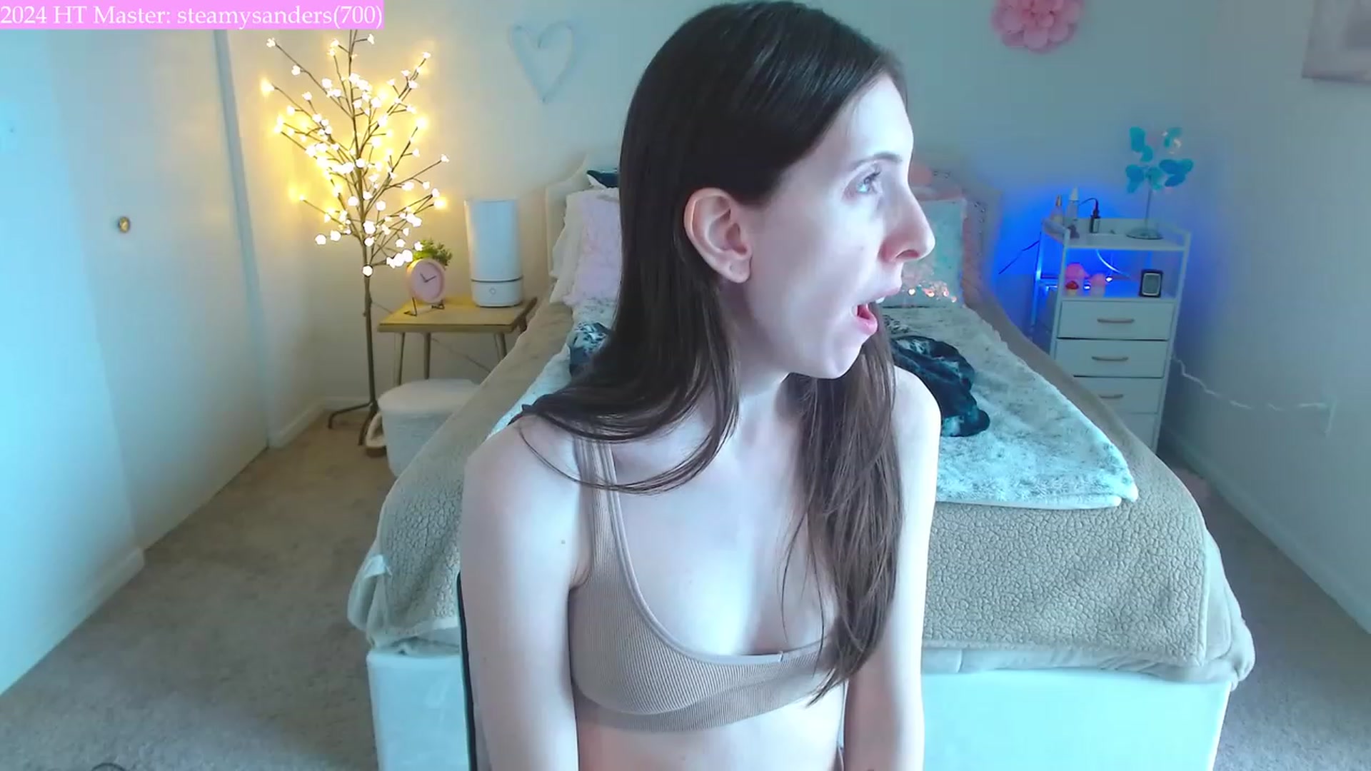 Gallery image thumbnail from MangoMae's myfreecams stream on, 01/13/2024, 16:30 image 17 of 20