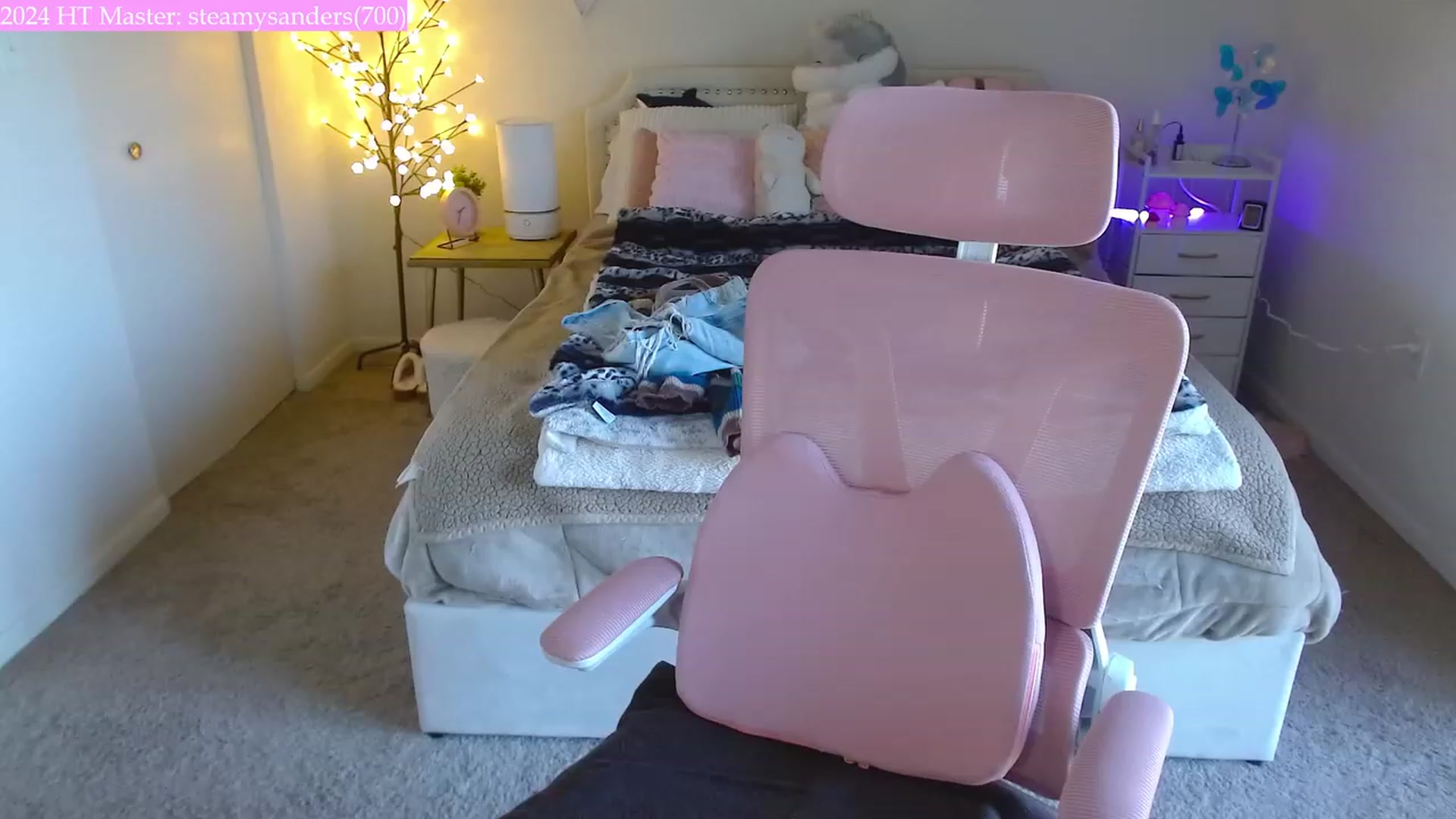 Gallery image thumbnail from MangoMae's myfreecams stream on, 02/01/2024, 19:54 image 5 of 20