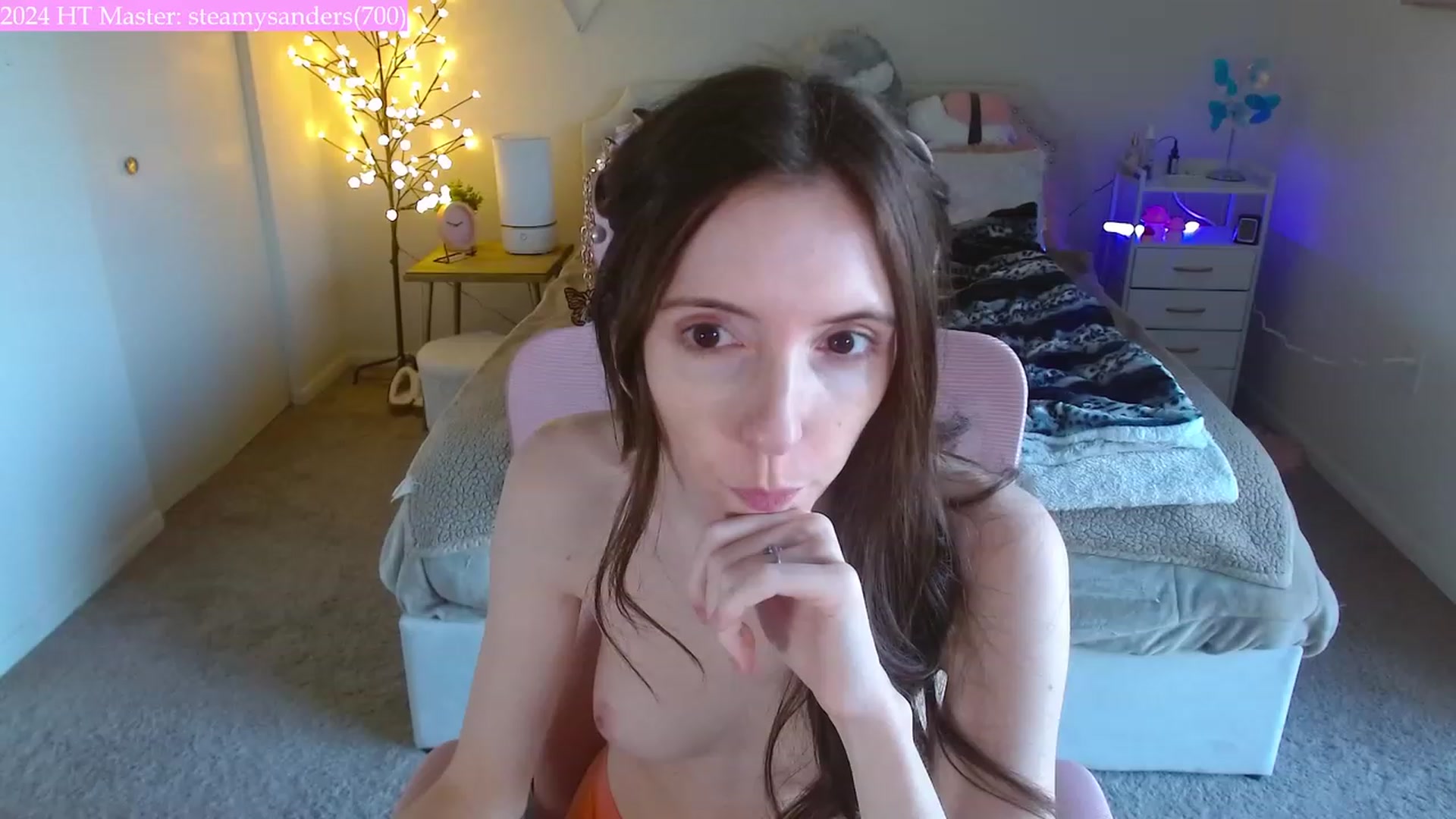Gallery image thumbnail from MangoMae's myfreecams stream on, 02/01/2024, 19:54 image 17 of 20