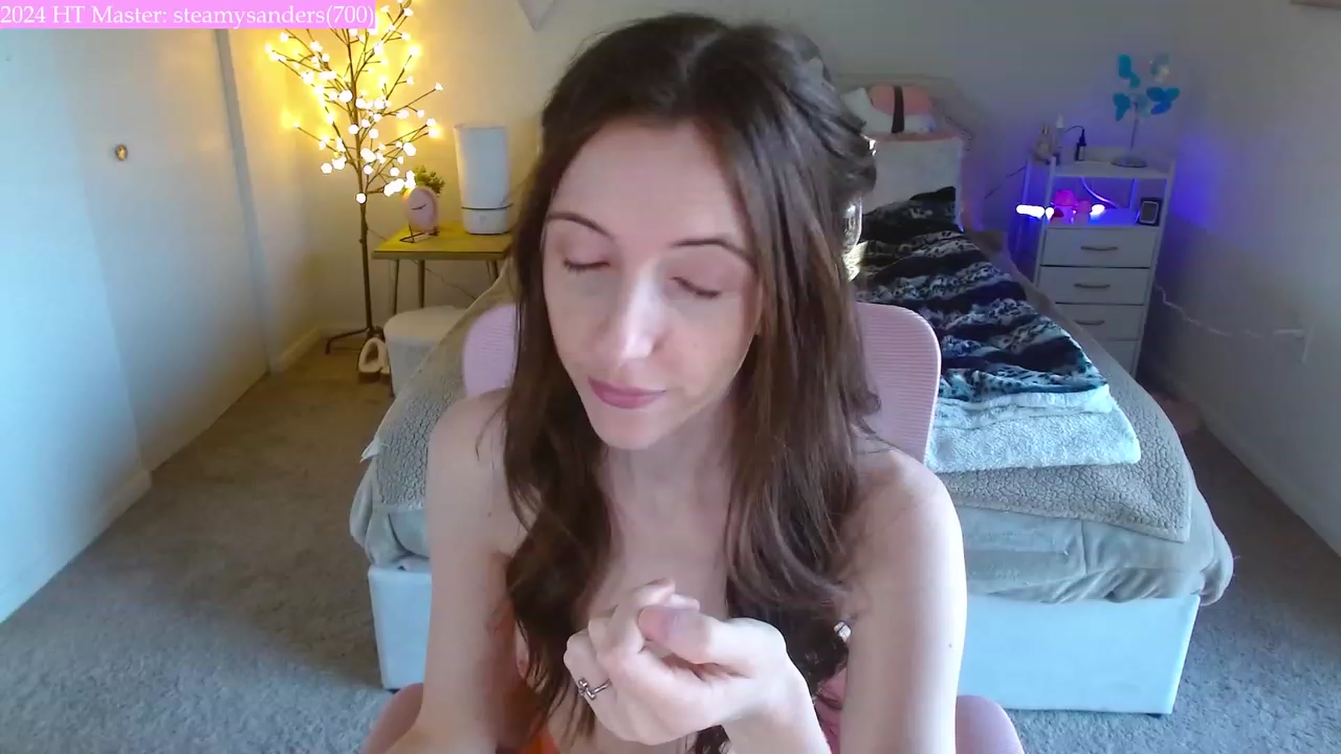 Gallery image thumbnail from MangoMae's myfreecams stream on, 02/01/2024, 19:54 image 14 of 20