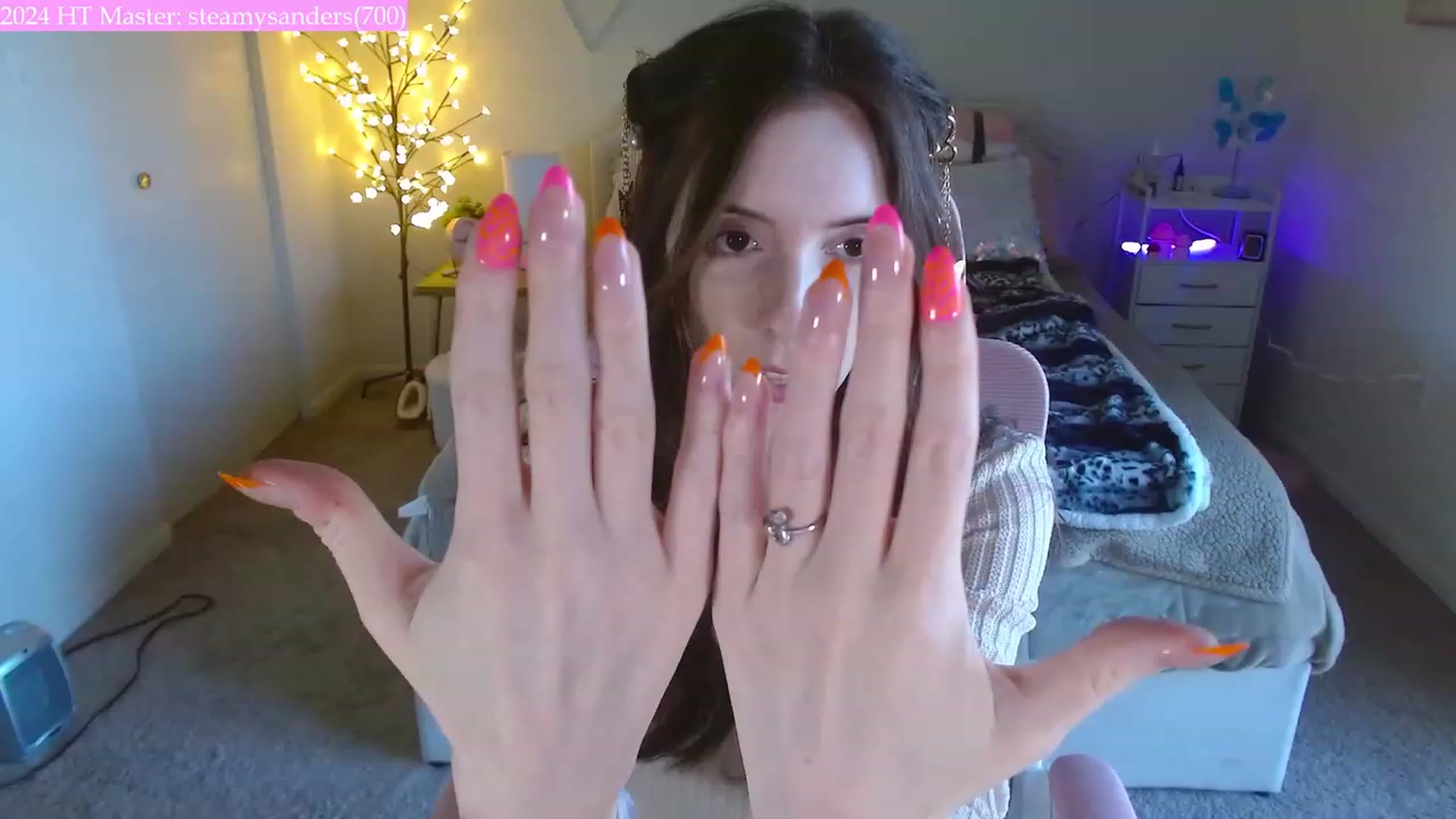 Gallery image thumbnail from MangoMae's myfreecams stream on, 02/04/2024, 19:20 image 8 of 20