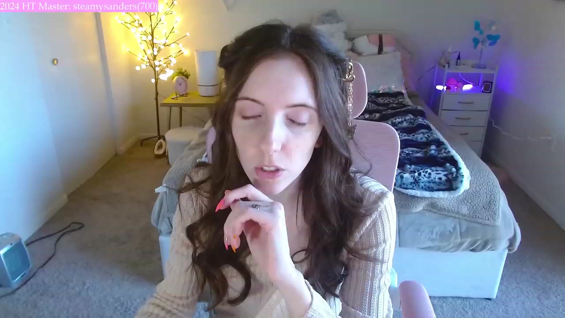 Gallery image thumbnail from MangoMae's myfreecams stream on, 02/04/2024, 19:20 image 11 of 20