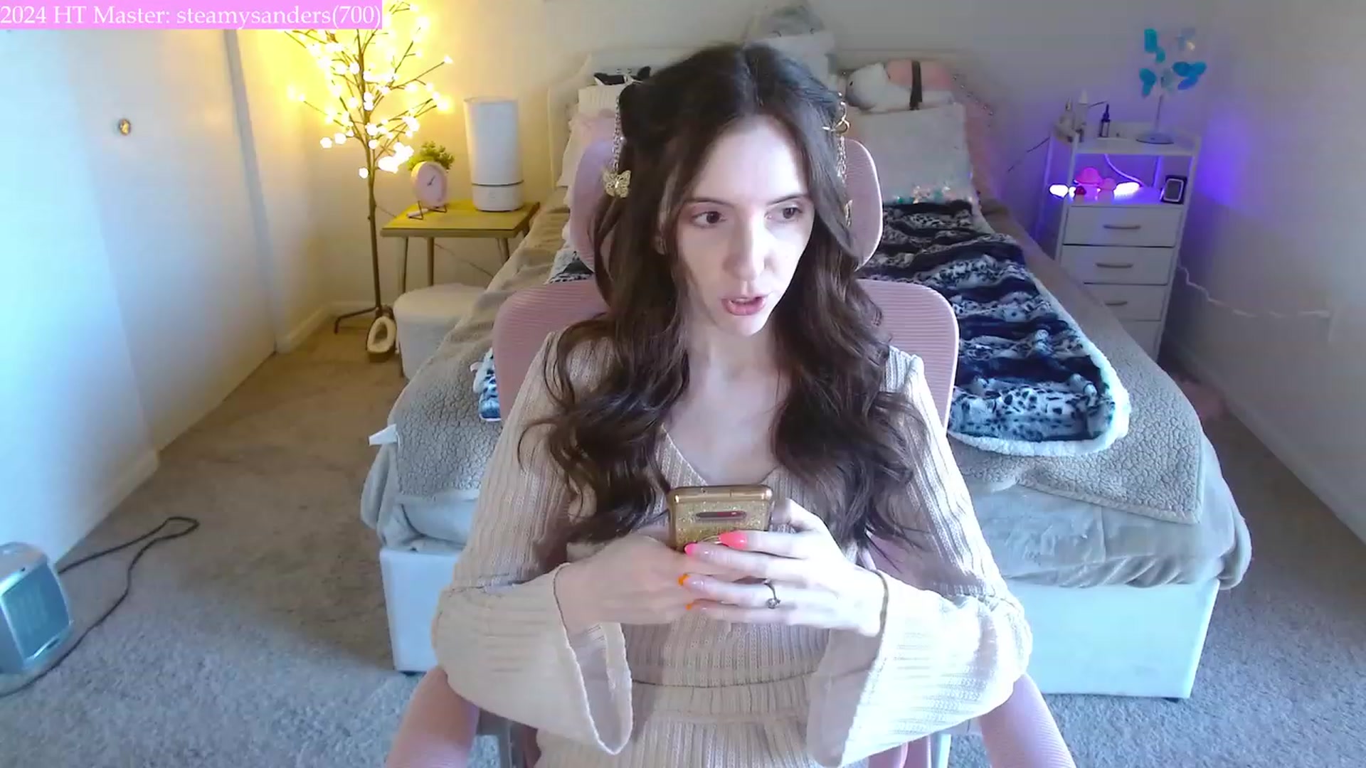 Gallery image thumbnail from MangoMae's myfreecams stream on, 02/04/2024, 19:20 image 17 of 20