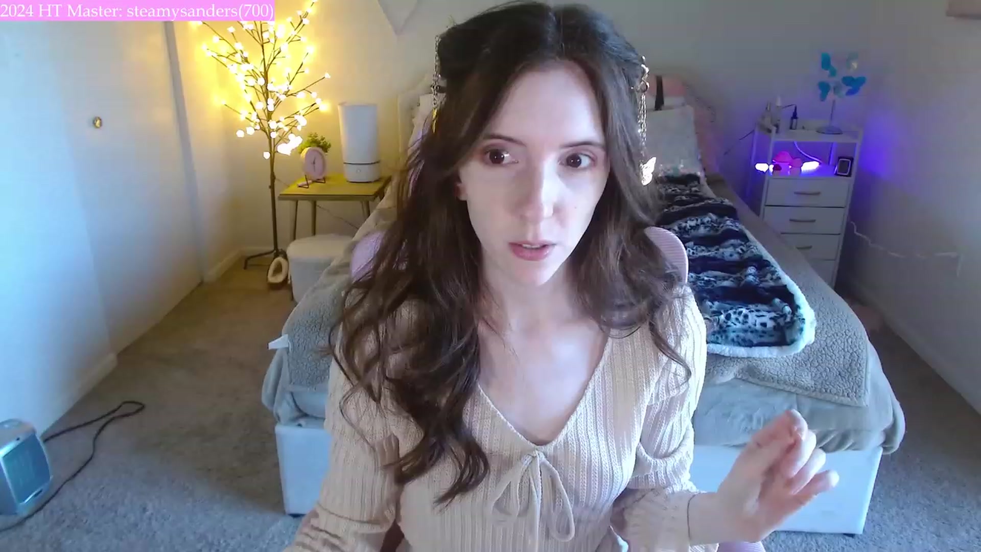 Gallery image thumbnail from MangoMae's myfreecams stream on, 02/04/2024, 19:20 image 2 of 20
