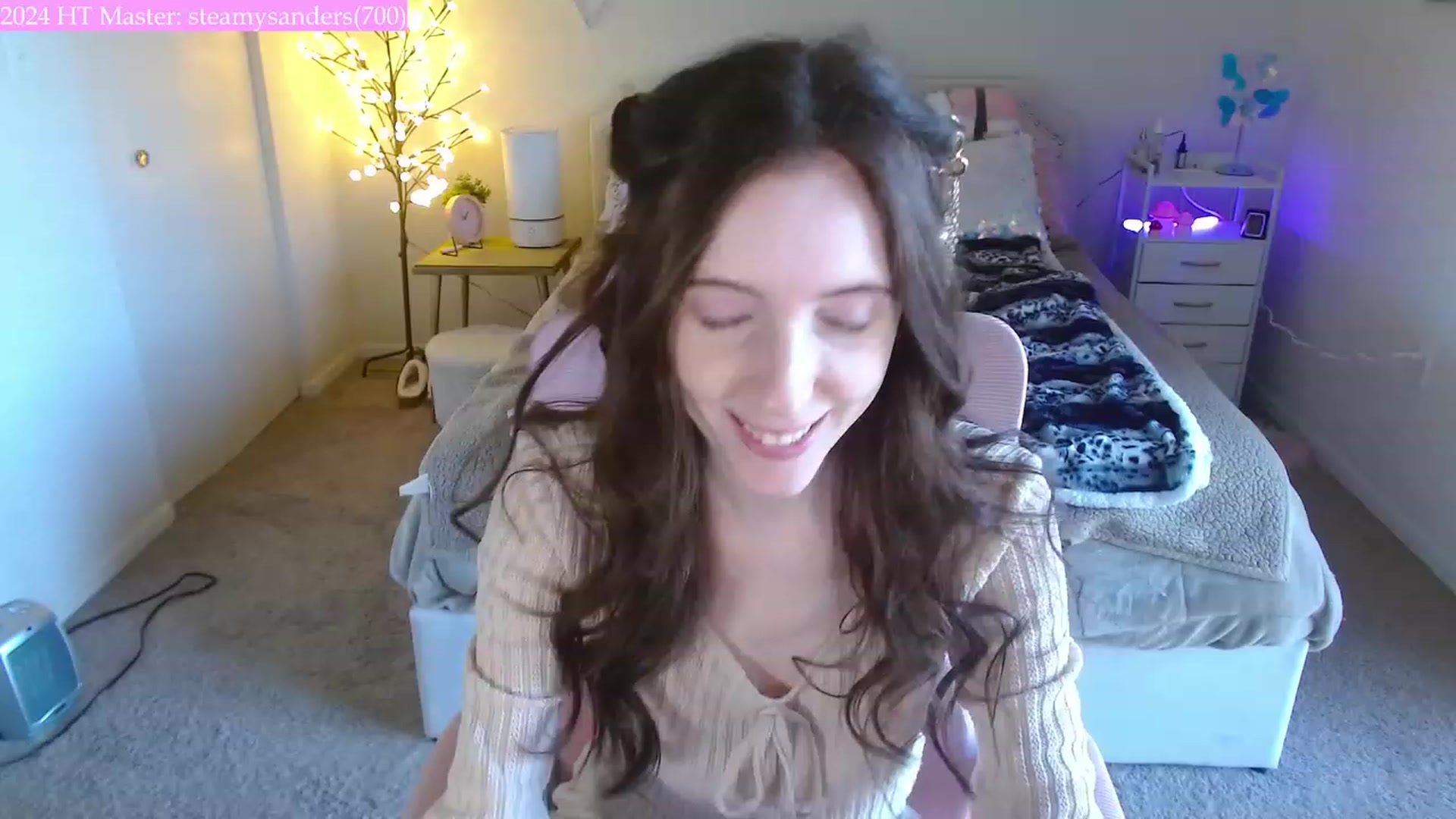 Gallery image thumbnail from MangoMae's myfreecams stream on, 02/04/2024, 19:20 image 12 of 20
