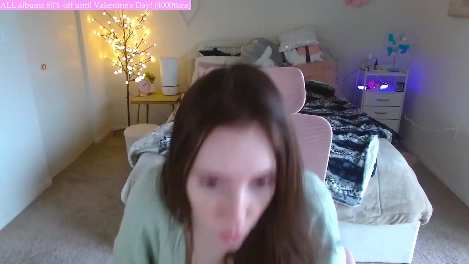 Gallery image thumbnail from MangoMae's myfreecams stream on, 02/08/2024, 19:32 image 16 of 20