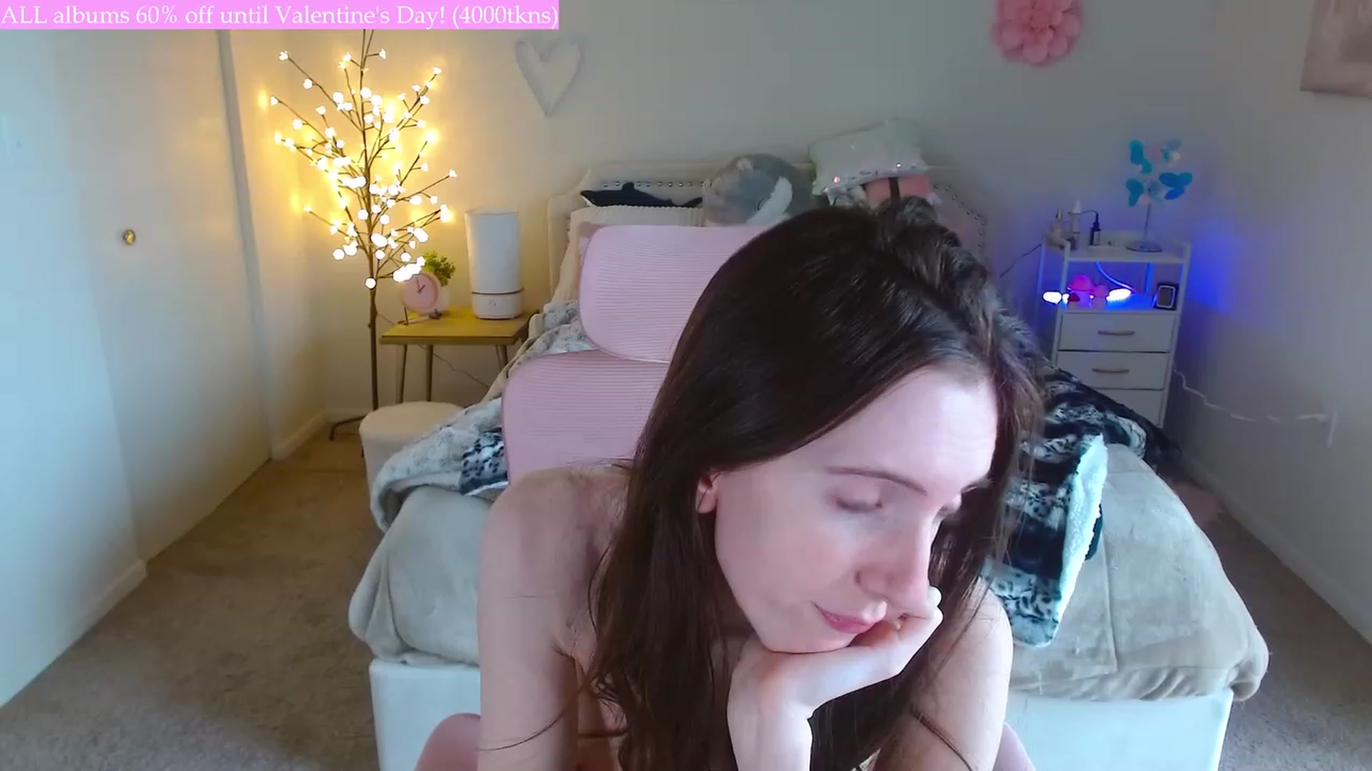 Gallery image thumbnail from MangoMae's myfreecams stream on, 02/08/2024, 19:32 image 13 of 20