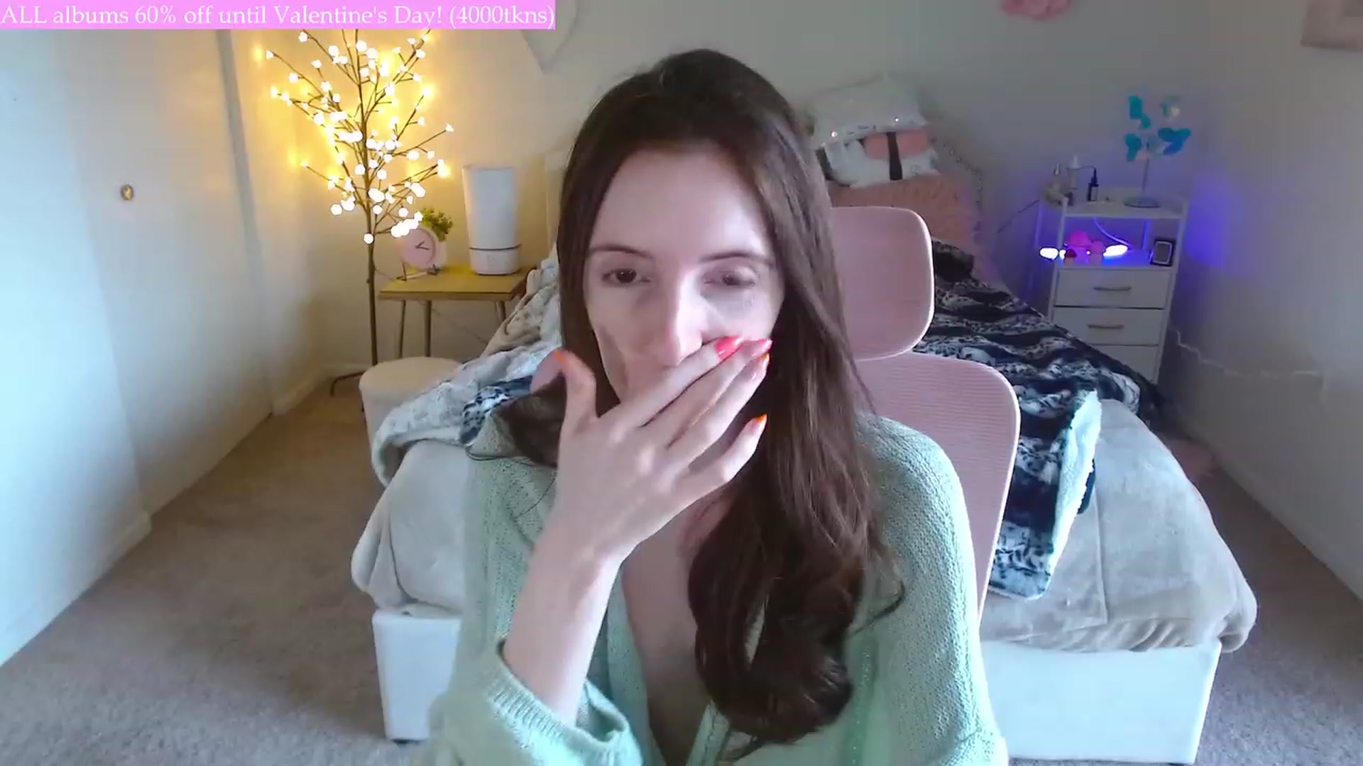 Gallery image thumbnail from MangoMae's myfreecams stream on, 02/08/2024, 19:32 image 18 of 20