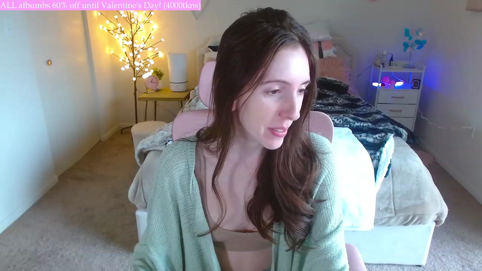 Gallery image thumbnail from MangoMae's myfreecams stream on, 02/08/2024, 19:32 image 2 of 20