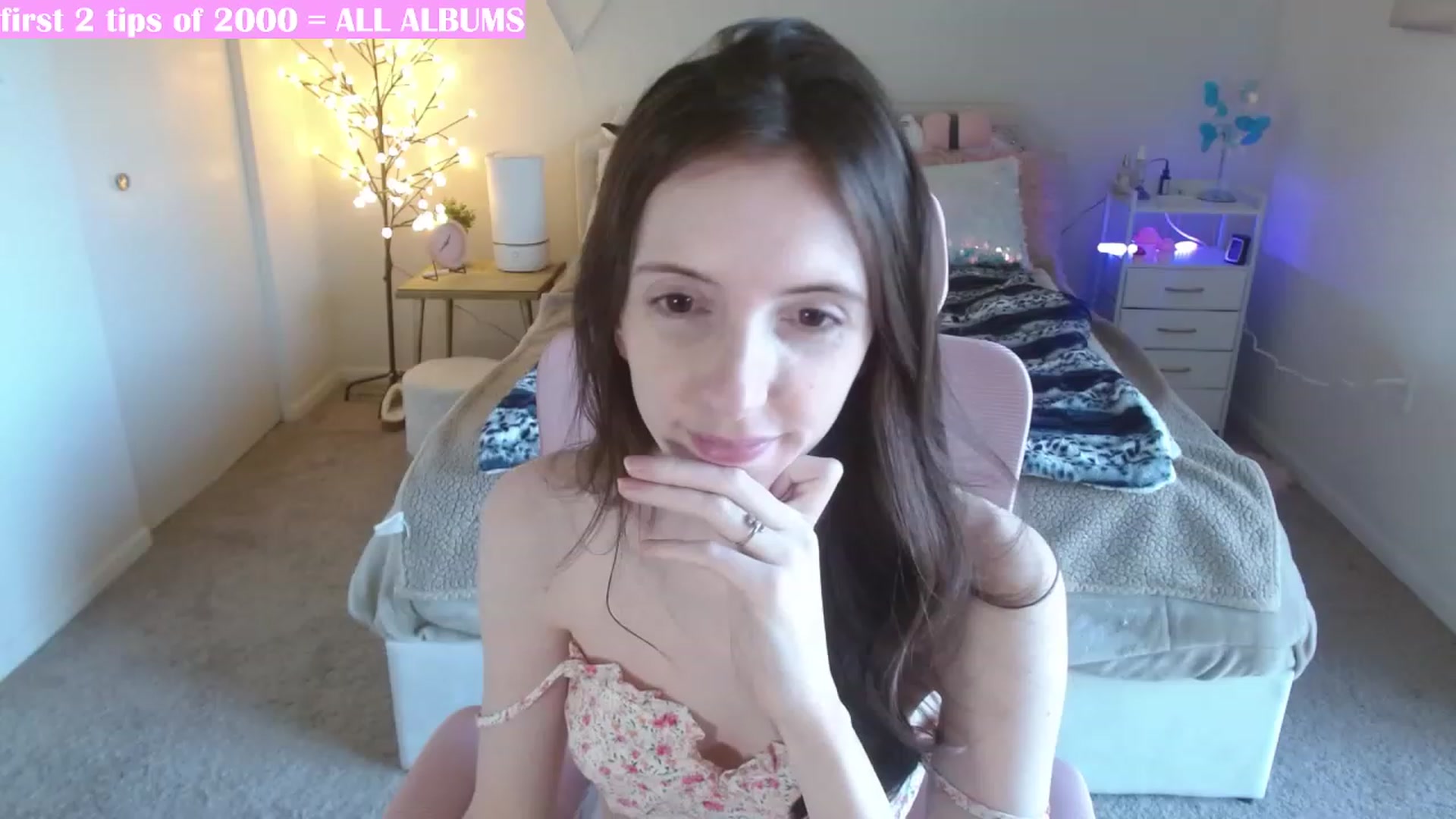 Gallery image thumbnail from MangoMae's myfreecams stream on, 02/14/2024, 18:52 image 15 of 20