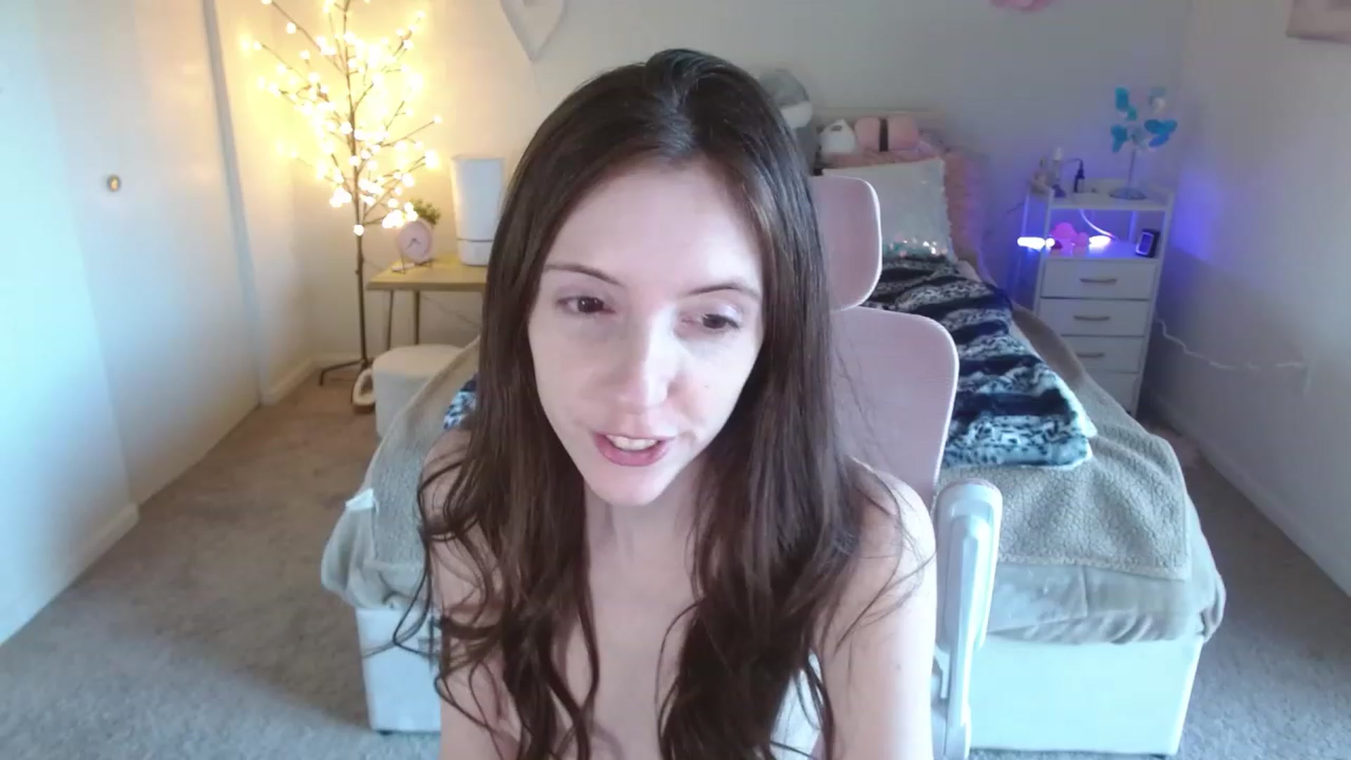 Gallery image thumbnail from MangoMae's myfreecams stream on, 02/14/2024, 21:45 image 15 of 20