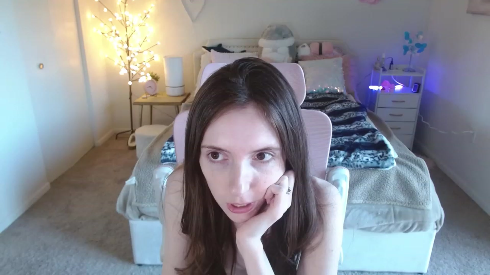 Gallery image thumbnail from MangoMae's myfreecams stream on, 02/14/2024, 21:45 image 20 of 20