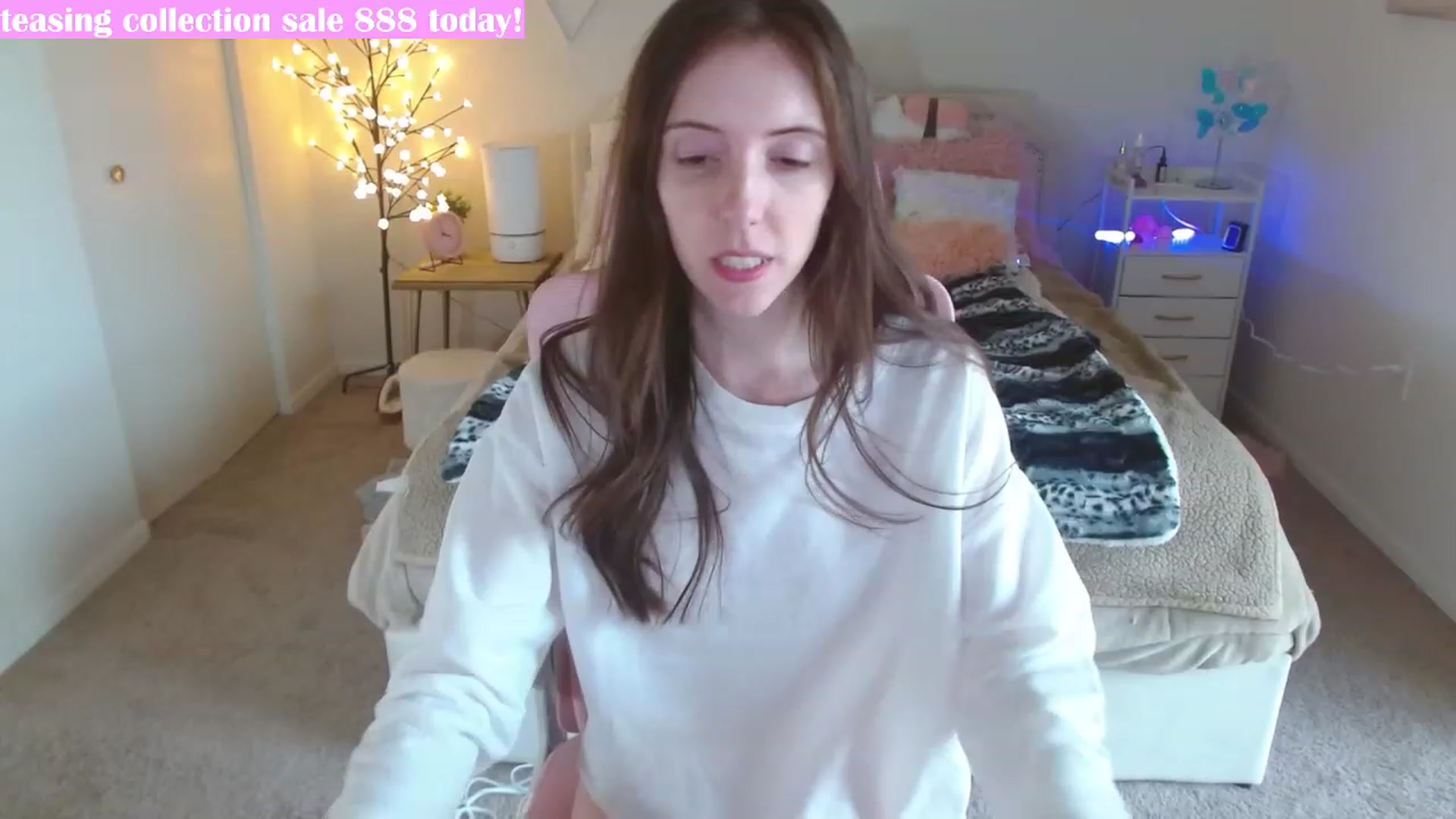 Gallery image thumbnail from MangoMae's myfreecams stream on, 02/15/2024, 21:07 image 10 of 20