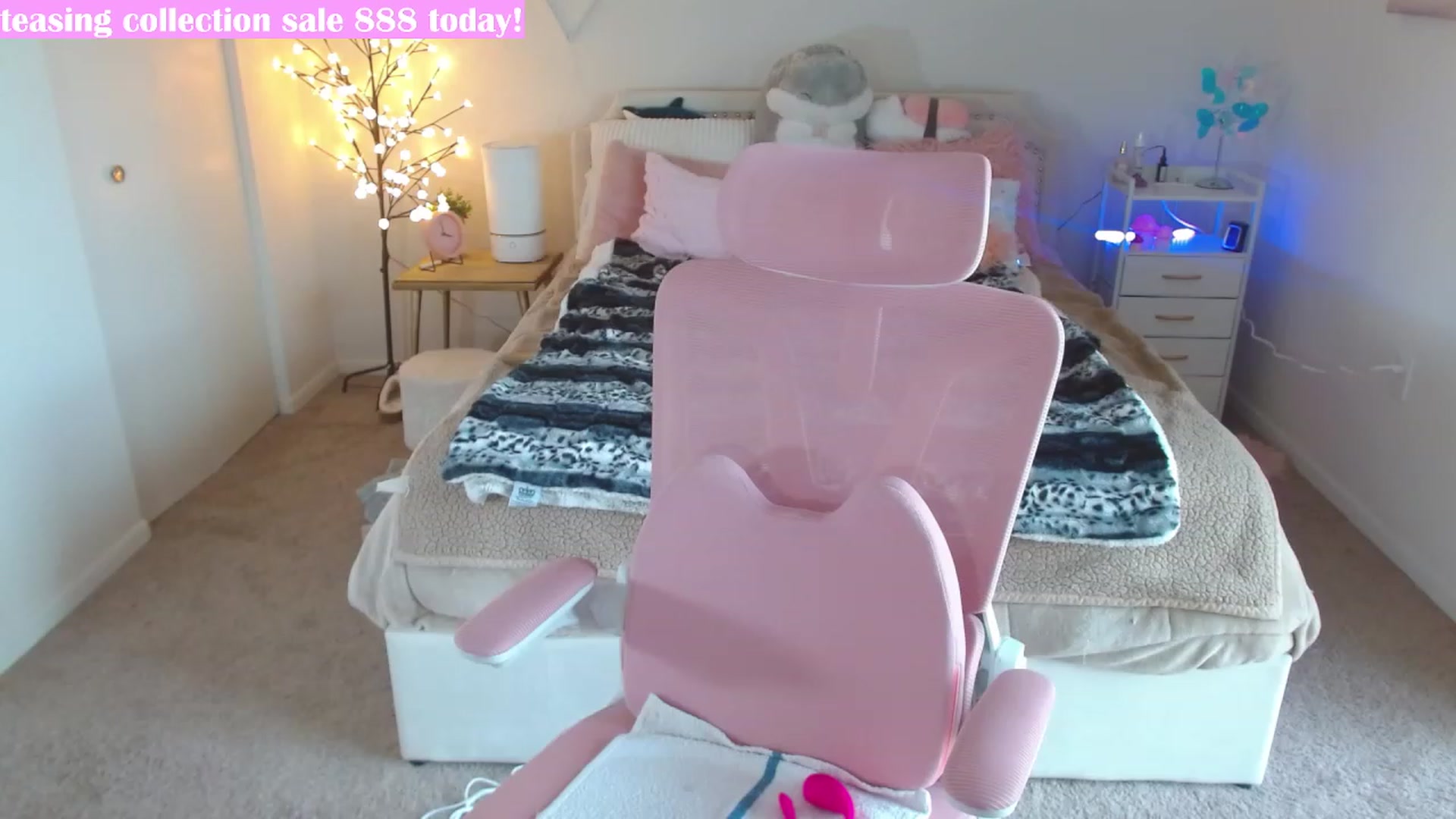 Gallery image thumbnail from MangoMae's myfreecams stream on, 02/15/2024, 21:07 image 11 of 20