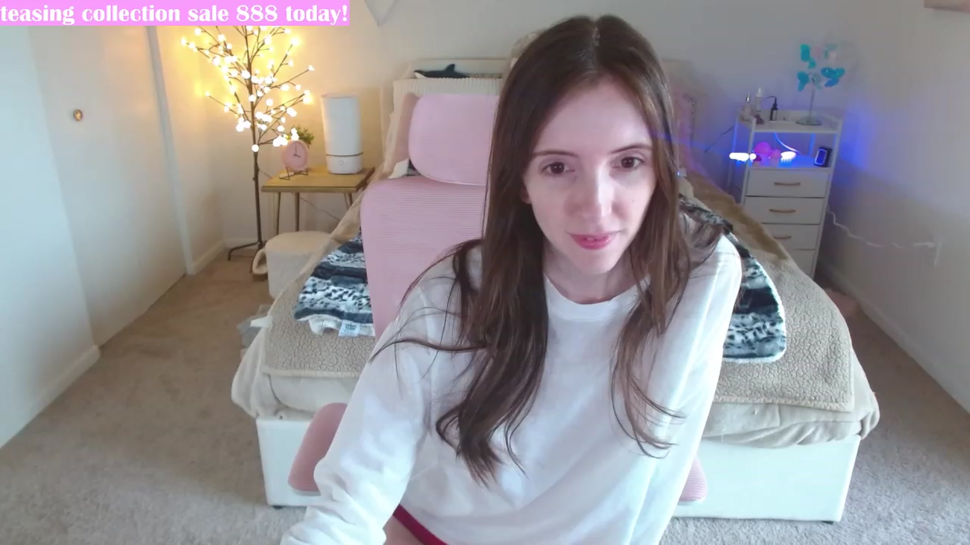 Gallery image thumbnail from MangoMae's myfreecams stream on, 02/15/2024, 21:07 image 16 of 20