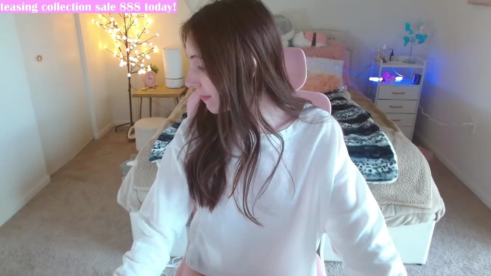 Gallery image thumbnail from MangoMae's myfreecams stream on, 02/15/2024, 21:07 image 12 of 20