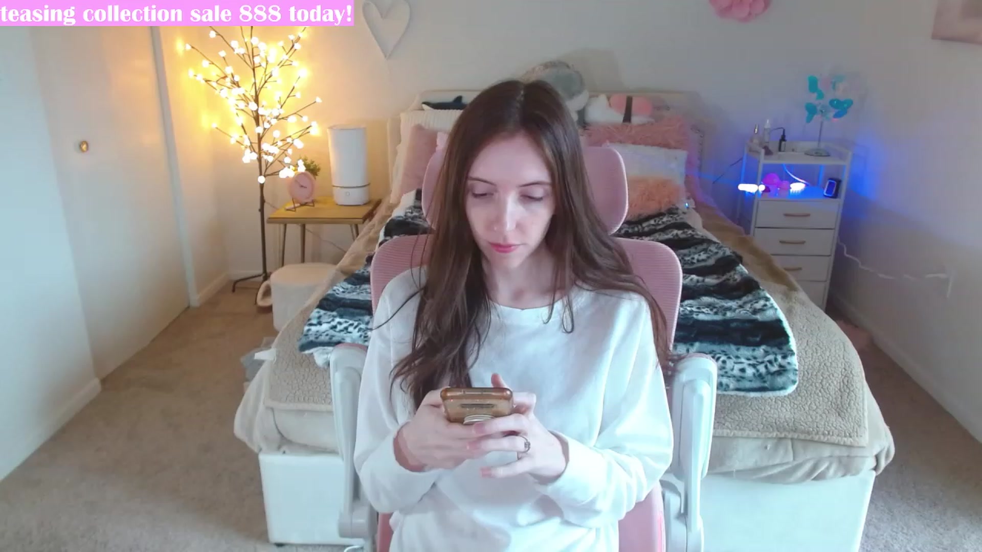 Gallery image thumbnail from MangoMae's myfreecams stream on, 02/15/2024, 21:07 image 3 of 20