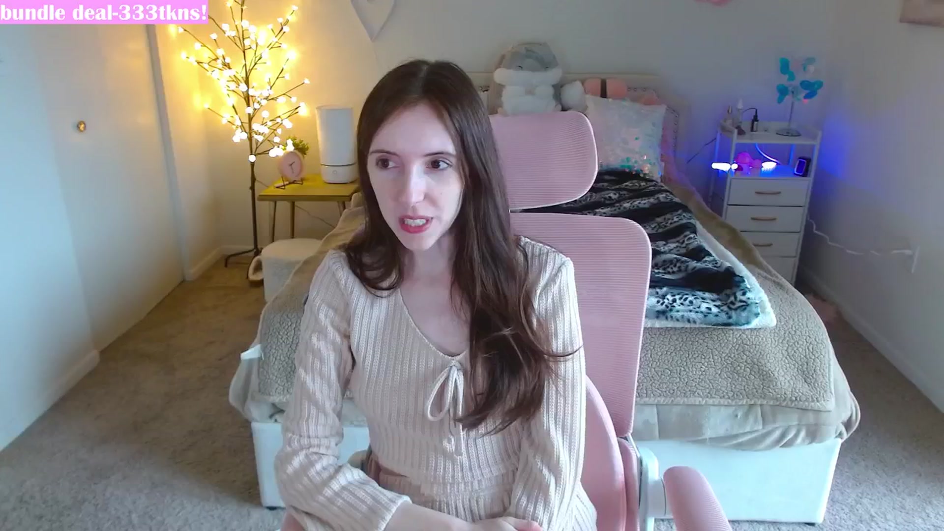 Gallery image thumbnail from MangoMae's myfreecams stream on, 02/16/2024, 19:33 image 19 of 20