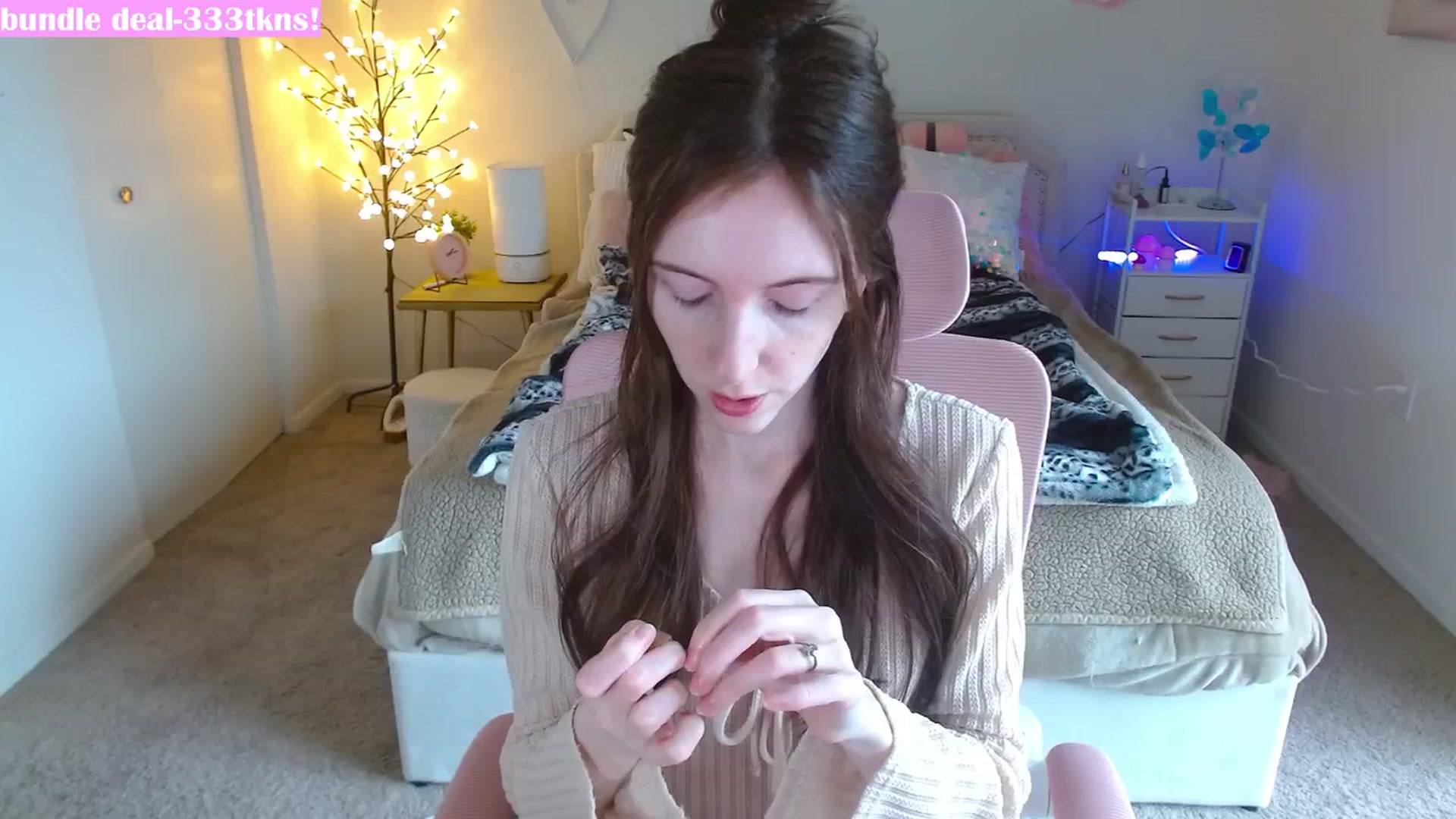 Gallery image thumbnail from MangoMae's myfreecams stream on, 02/16/2024, 19:33 image 4 of 20