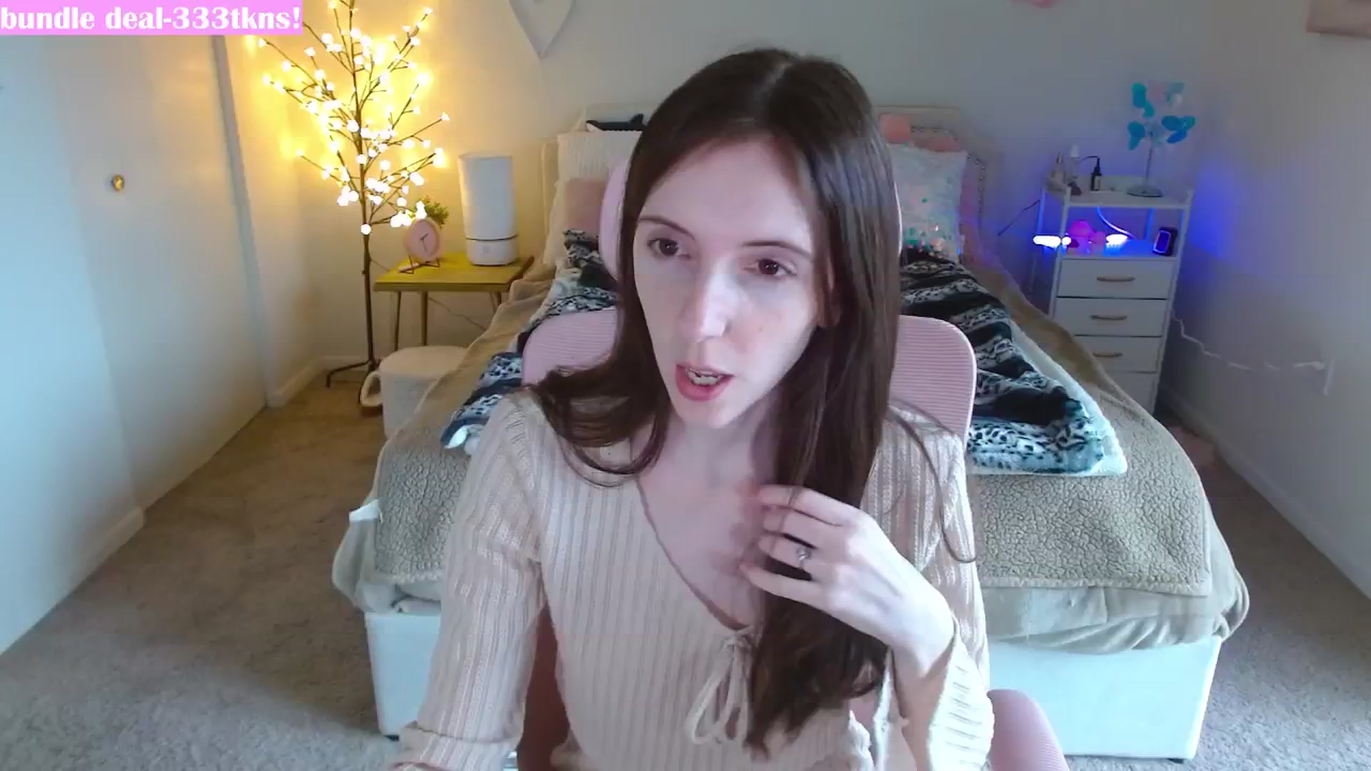 Gallery image thumbnail from MangoMae's myfreecams stream on, 02/16/2024, 19:33 image 18 of 20