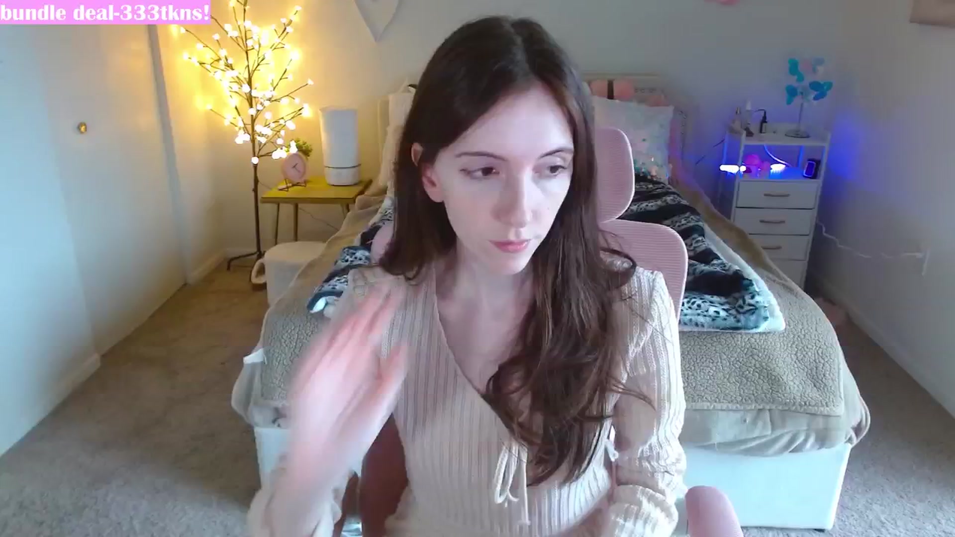 Gallery image thumbnail from MangoMae's myfreecams stream on, 02/16/2024, 19:33 image 13 of 20