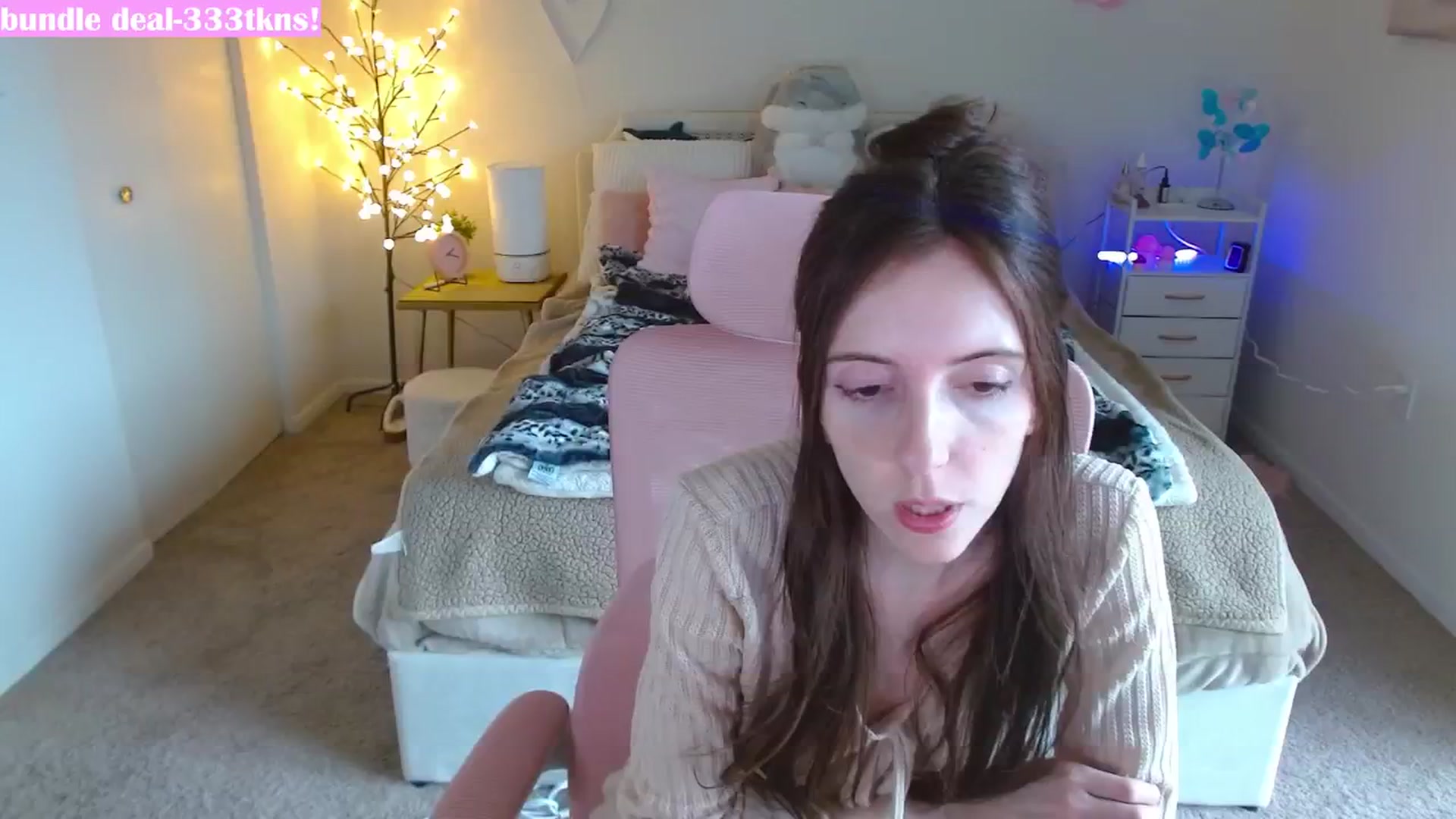 Gallery image thumbnail from MangoMae's myfreecams stream on, 02/16/2024, 19:33 image 9 of 20