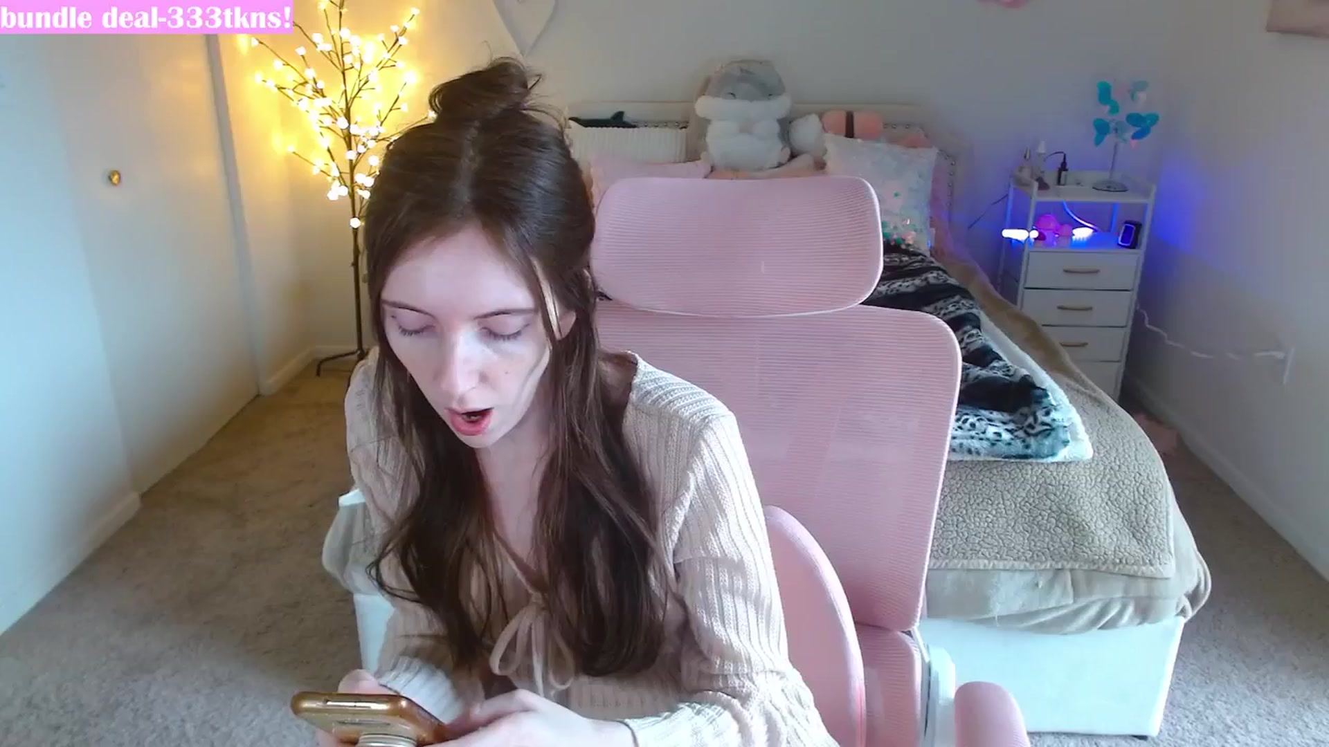 Gallery image thumbnail from MangoMae's myfreecams stream on, 02/16/2024, 19:33 image 10 of 20